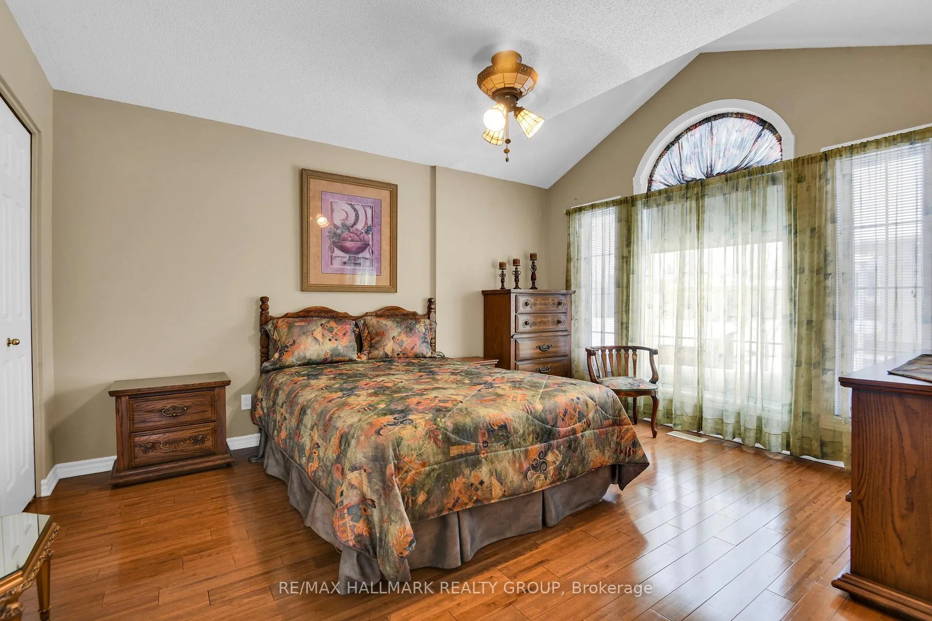 Photo 18 of 56 Roseanne Lane, Ottawa, Blackburn Hamlet (South) — HOMEH