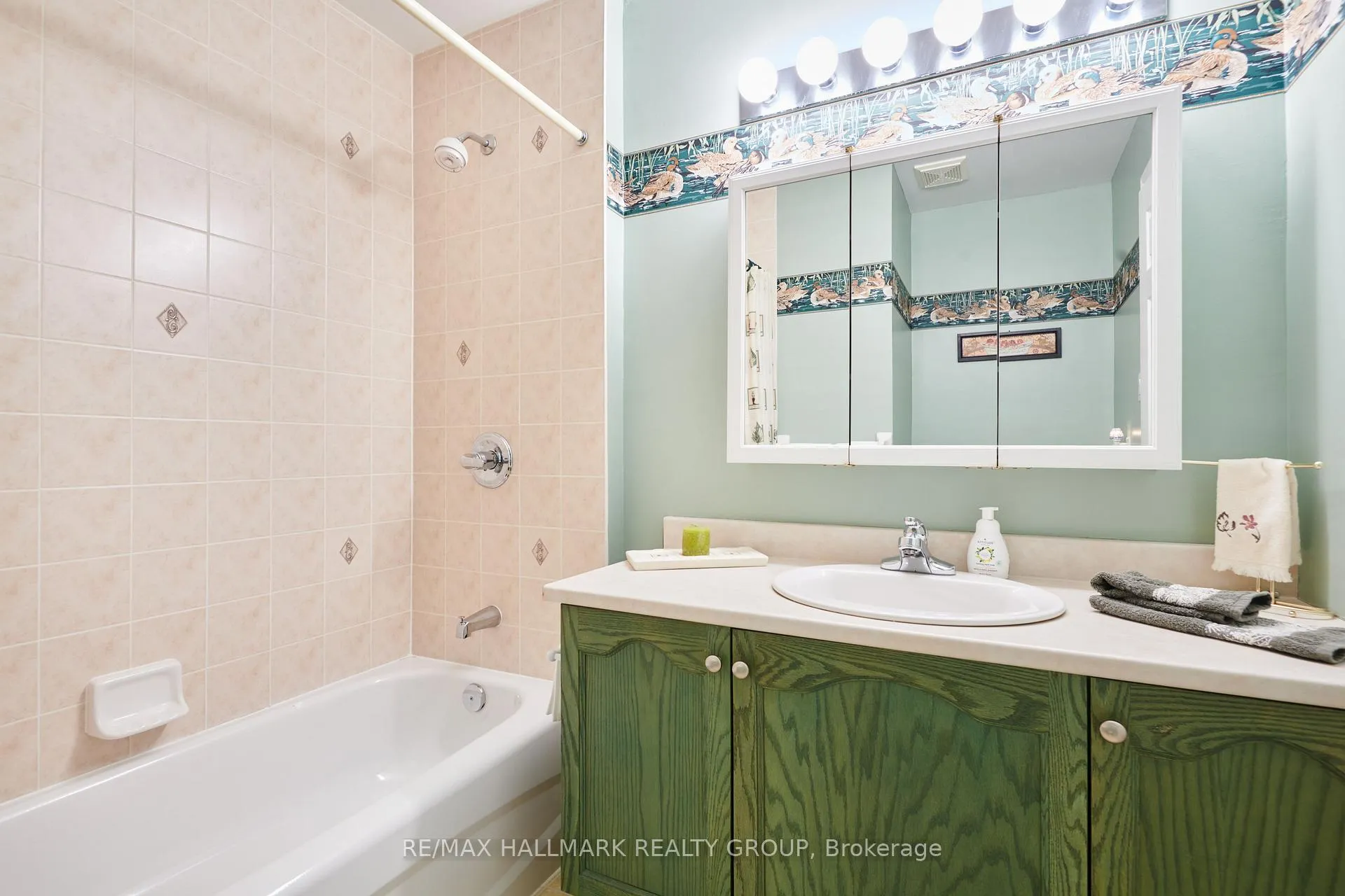 Photo 22 of 56 Roseanne Lane, Ottawa, Blackburn Hamlet (South) — HOMEH