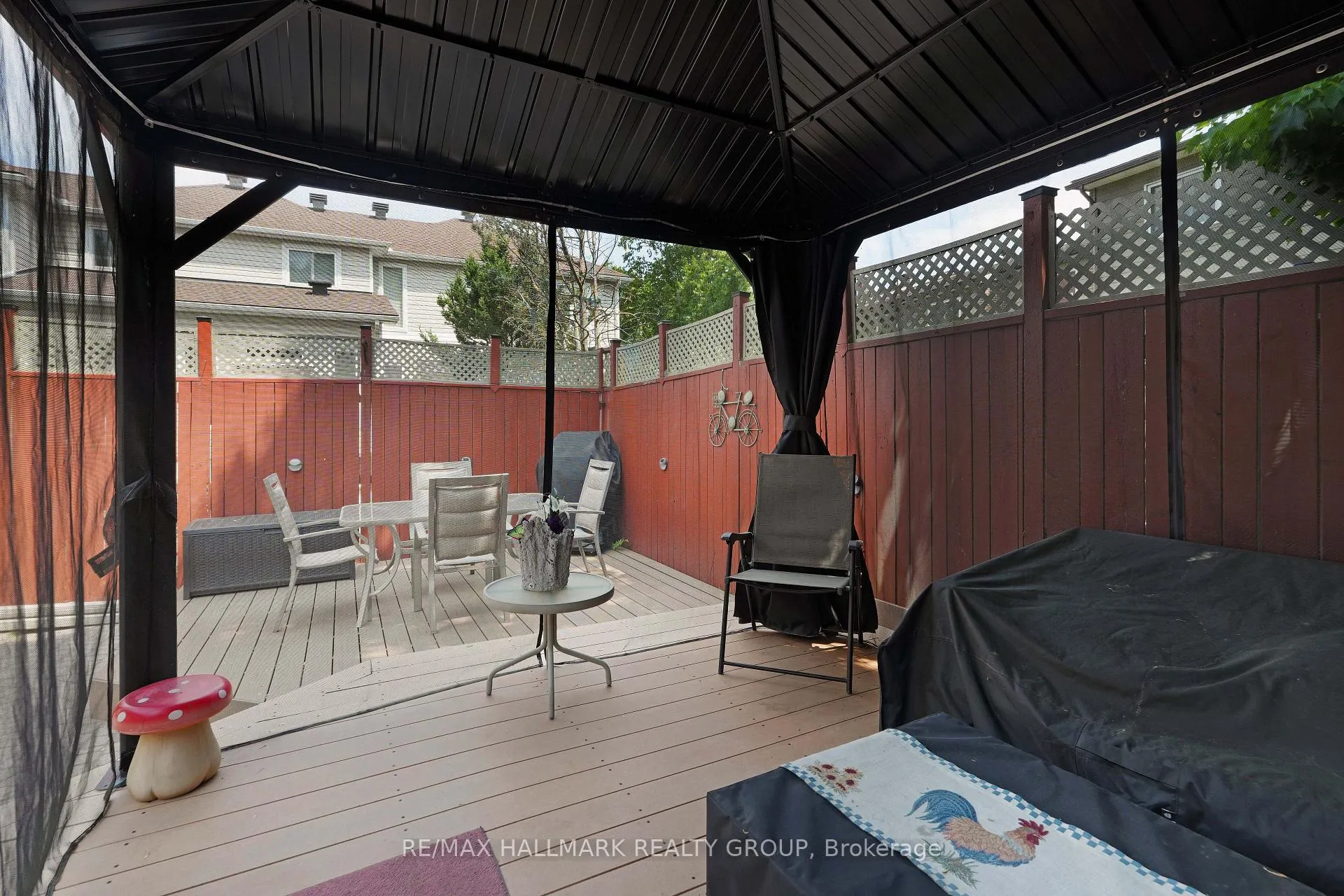 Photo 30 of 56 Roseanne Lane, Ottawa, Blackburn Hamlet (South) — HOMEH
