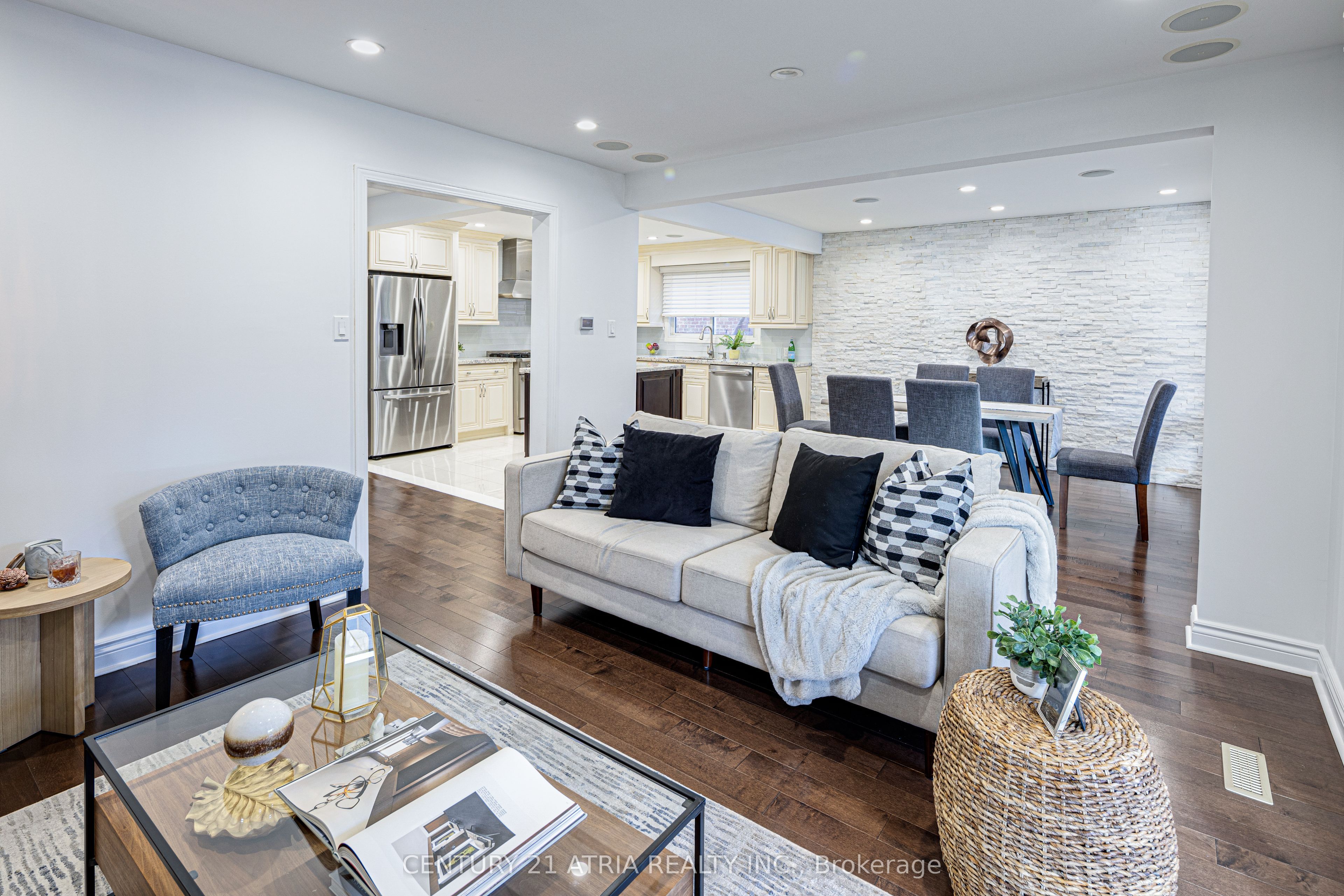 Photo 2 of 15 Dewitt Court, Markham, Sherwood-Amberglen — HOMEH