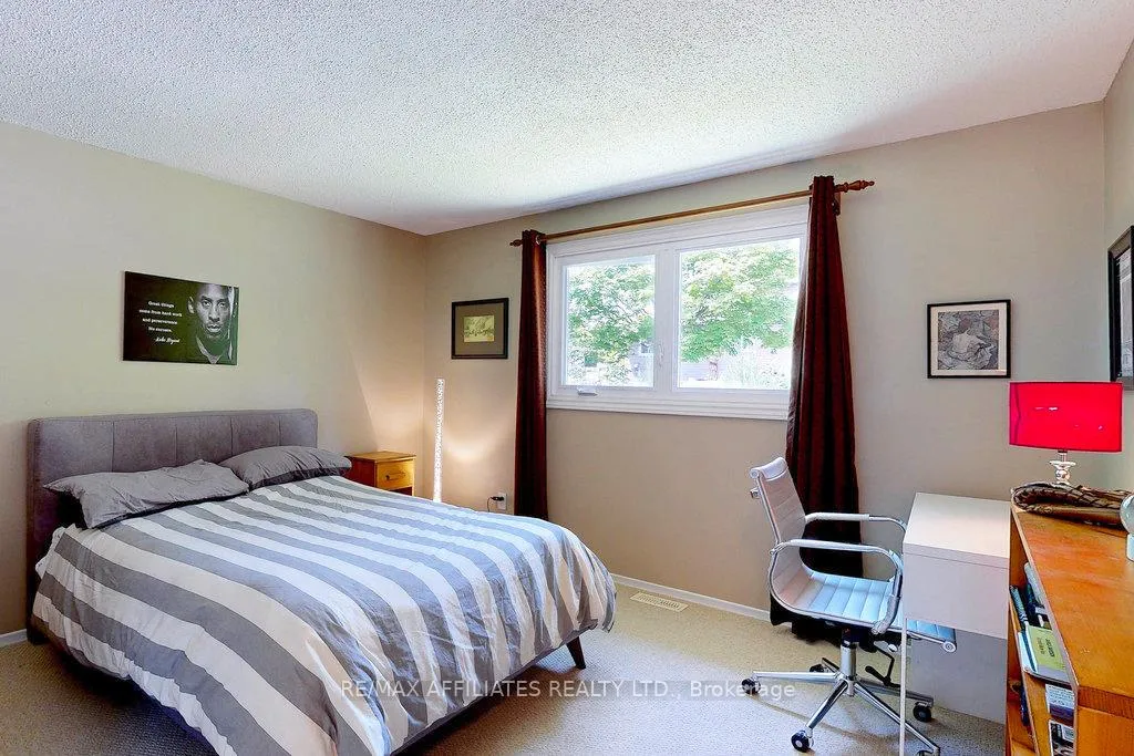 Photo 18 of 22 Red Maple Crescent, Ottawa, Blackburn Hamlet — HOMEH
