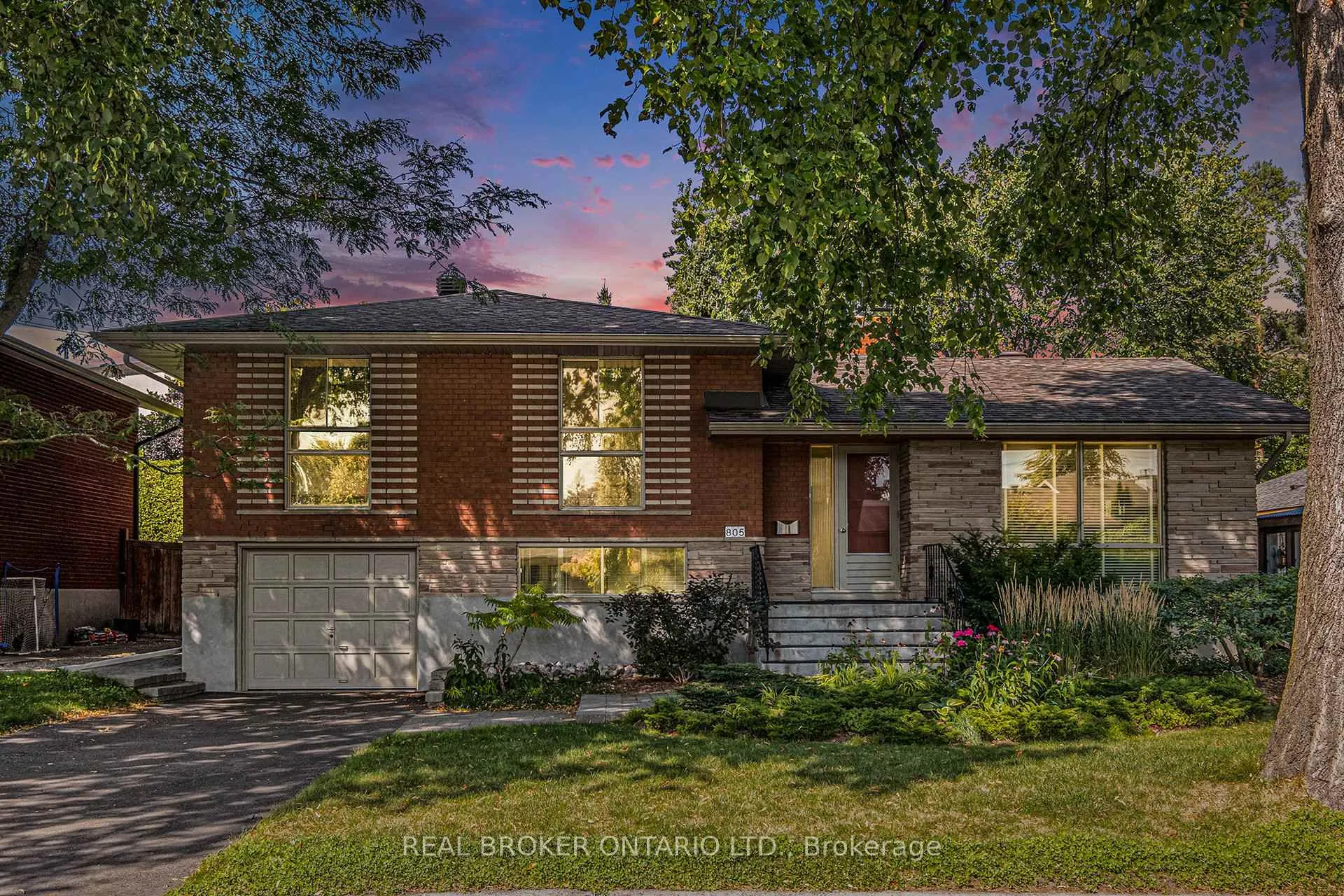 Photo 2 of 805 Nicholson Avenue, Ottawa, Mooneys Bay/Riverside Park — HOMEH