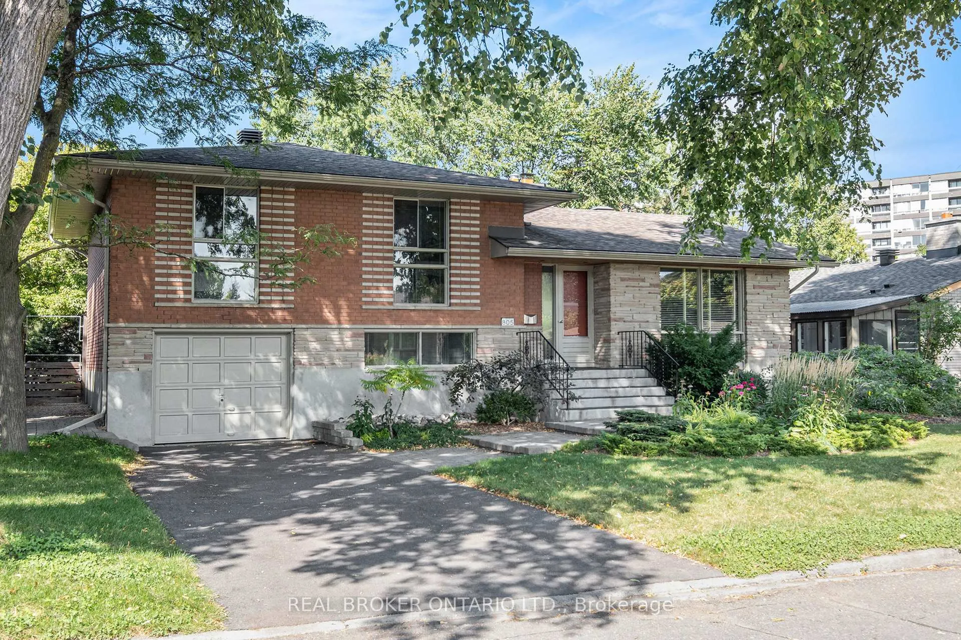 Photo 3 of 805 Nicholson Avenue, Ottawa, Mooneys Bay/Riverside Park — HOMEH
