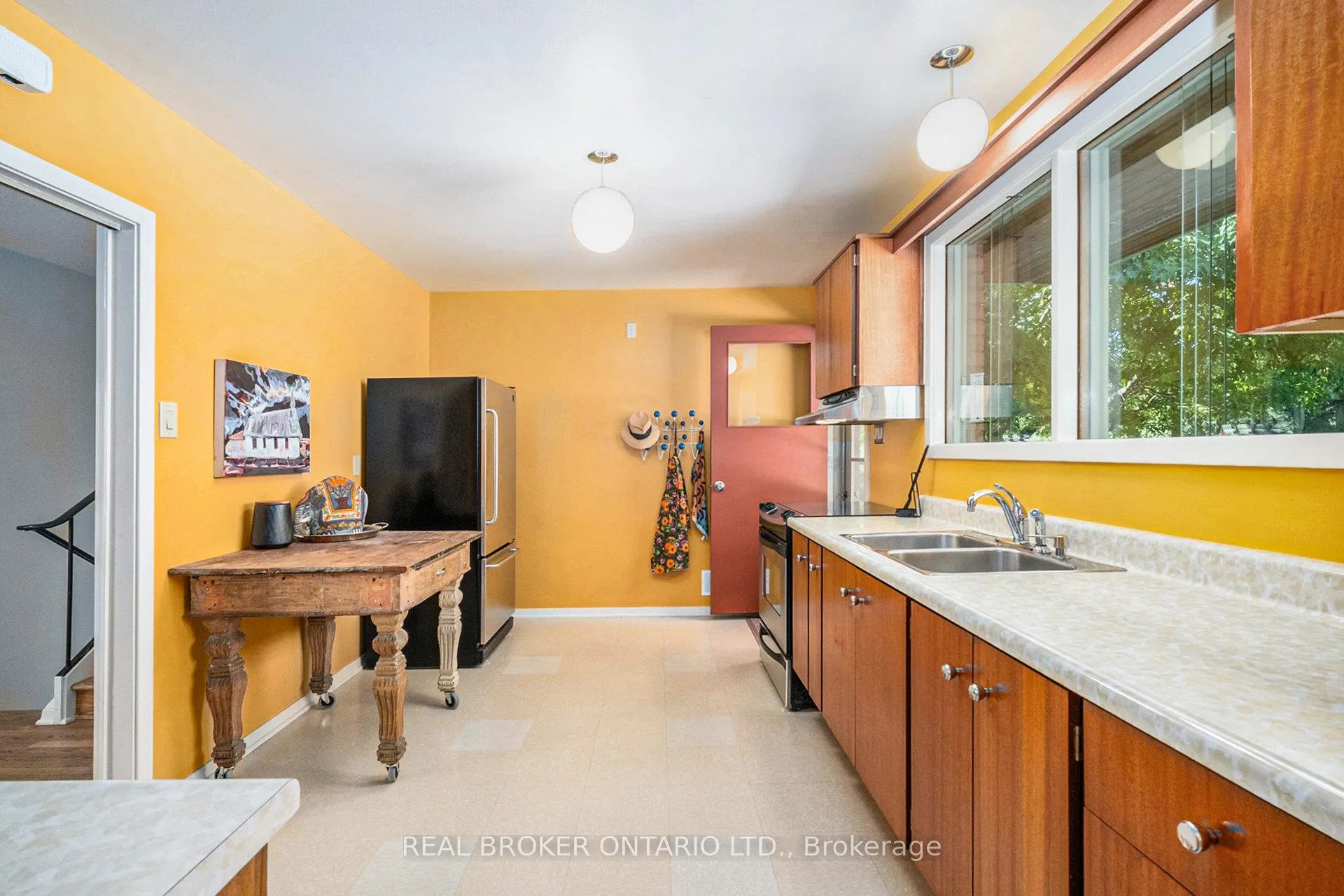 Photo 12 of 805 Nicholson Avenue, Ottawa, Mooneys Bay/Riverside Park — HOMEH