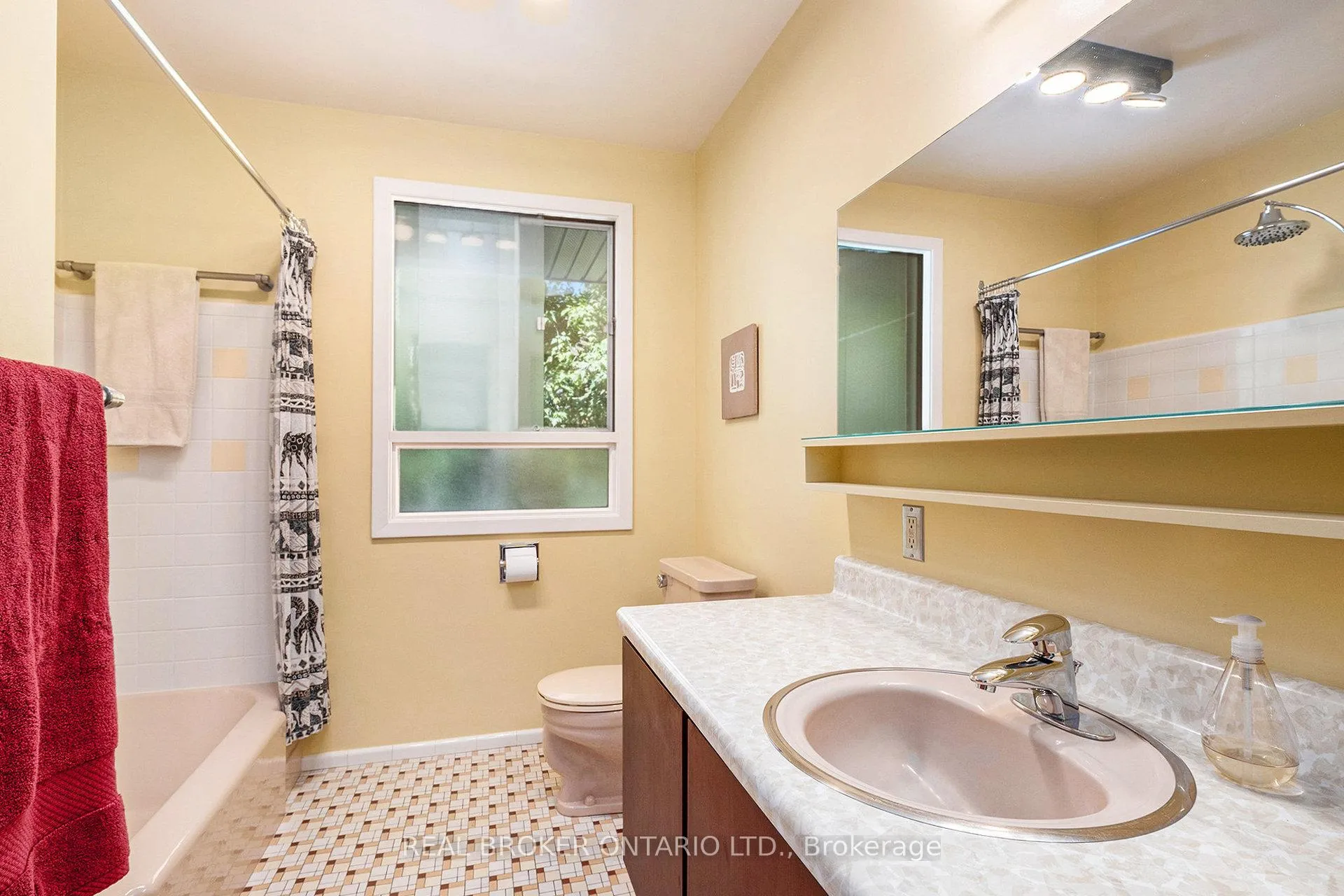 Photo 20 of 805 Nicholson Avenue, Ottawa, Mooneys Bay/Riverside Park — HOMEH