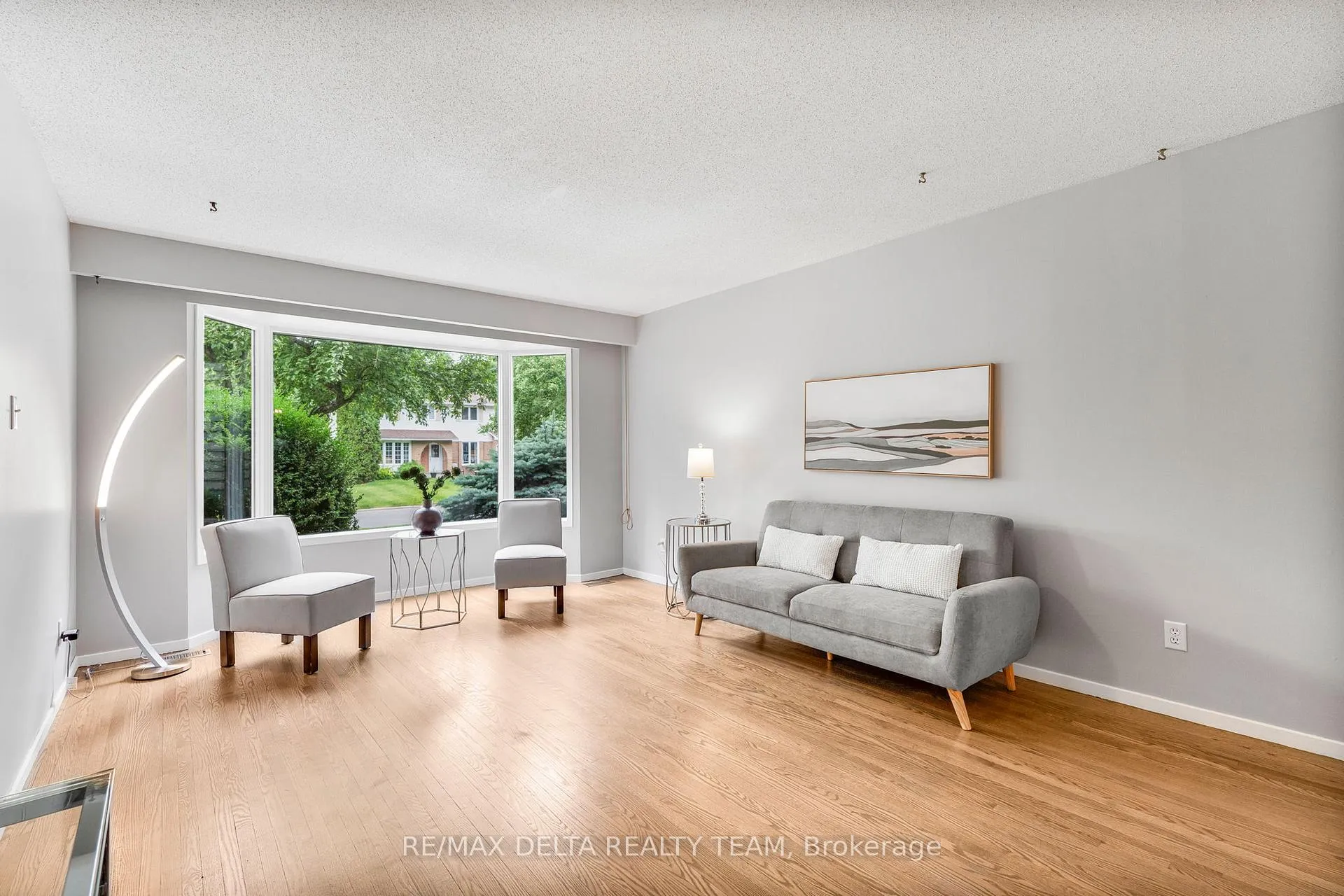 Photo 4 of 27 Burndale Road, Ottawa, Blackburn Hamlet — HOMEH