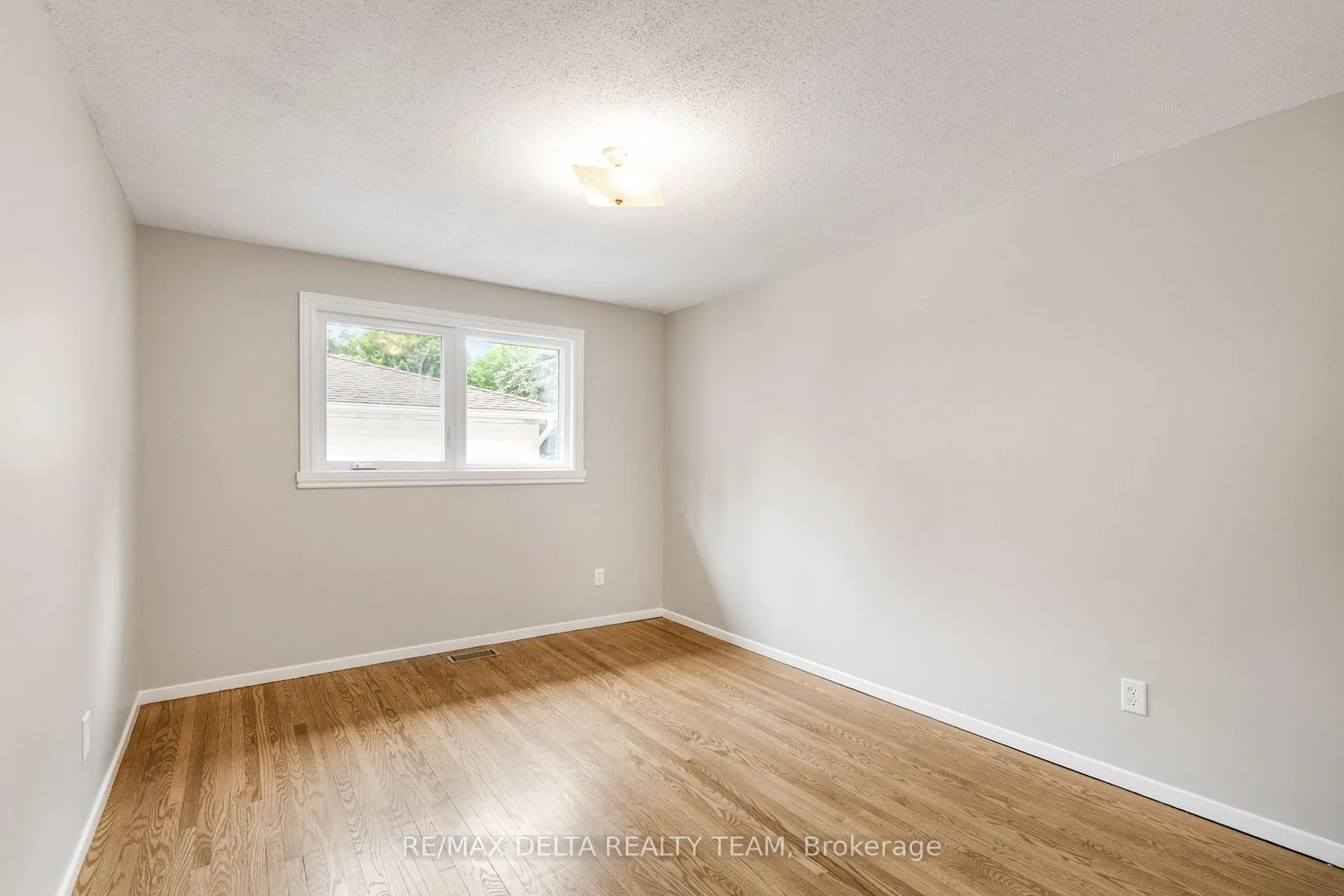 Photo 19 of 27 Burndale Road, Ottawa, Blackburn Hamlet — HOMEH
