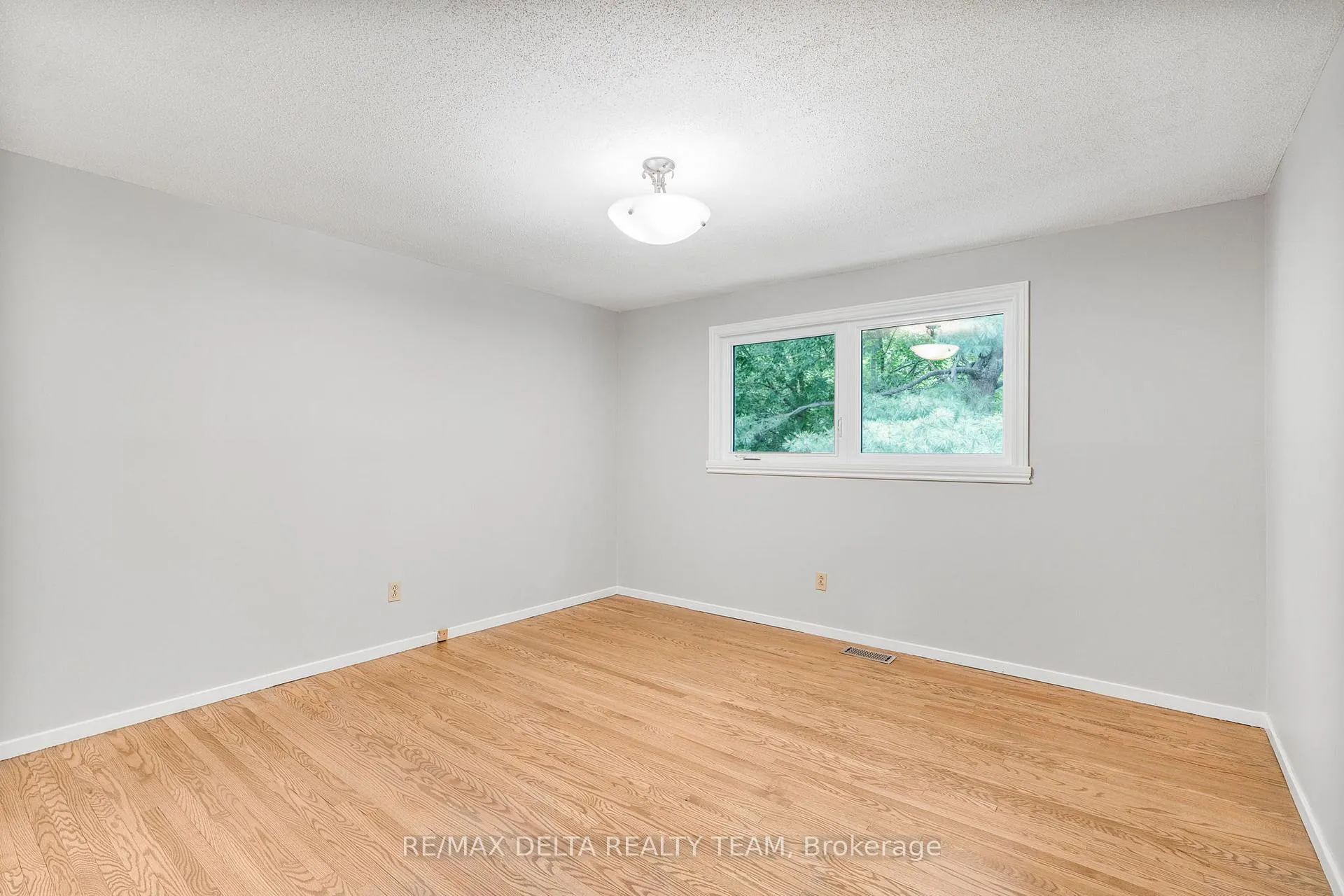 Photo 33 of 27 Burndale Road, Ottawa, Blackburn Hamlet — HOMEH