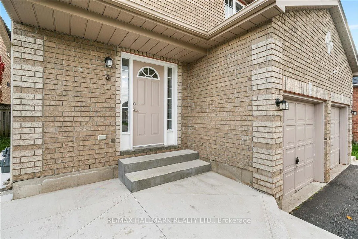 Photo 4 of 3 Masters Drive, Barrie, East Bayfield — HOMEH