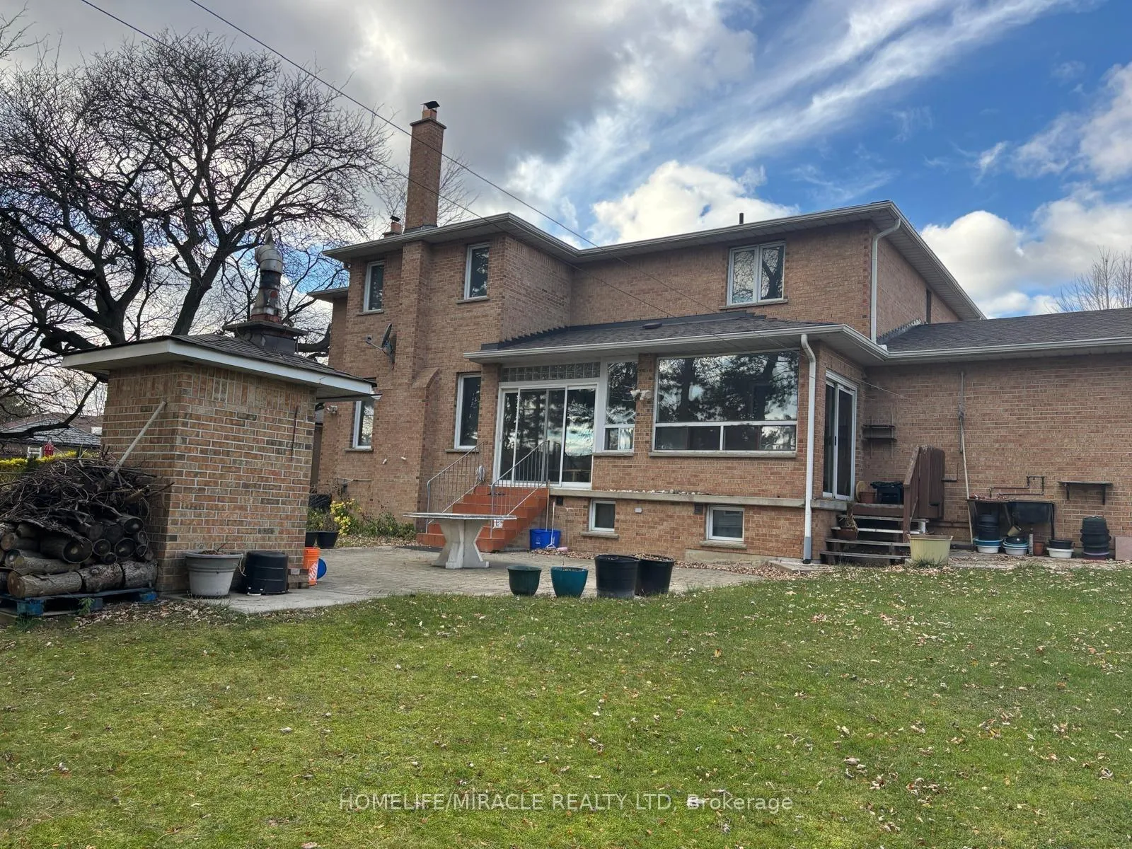 Front of 85 Harlow Crescent