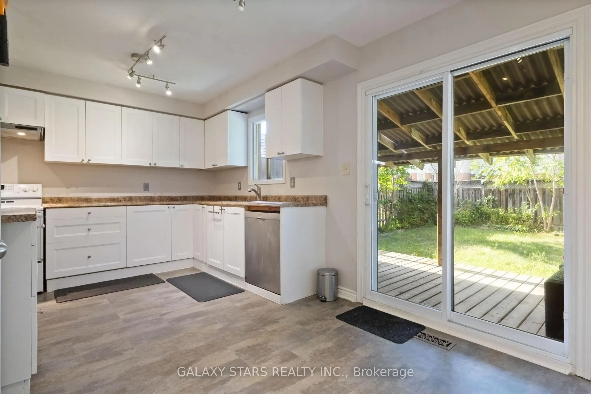 Photo 16 of 119 Sullivan Drive, Ajax, Central — HOMEH