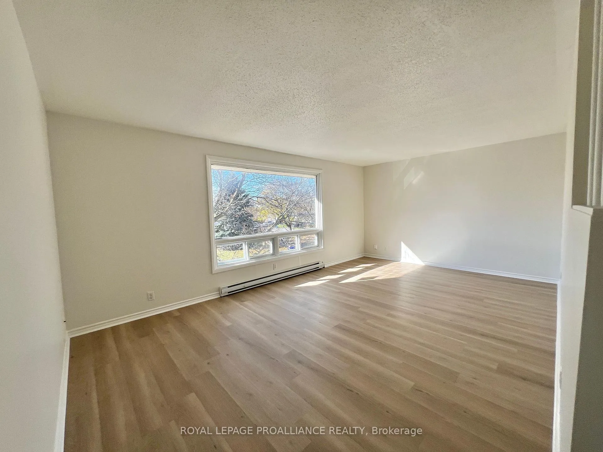 Photo 3 of Unit 3, 3 Glenarden Crescent, Belleville, Belleville Ward — HOMEH