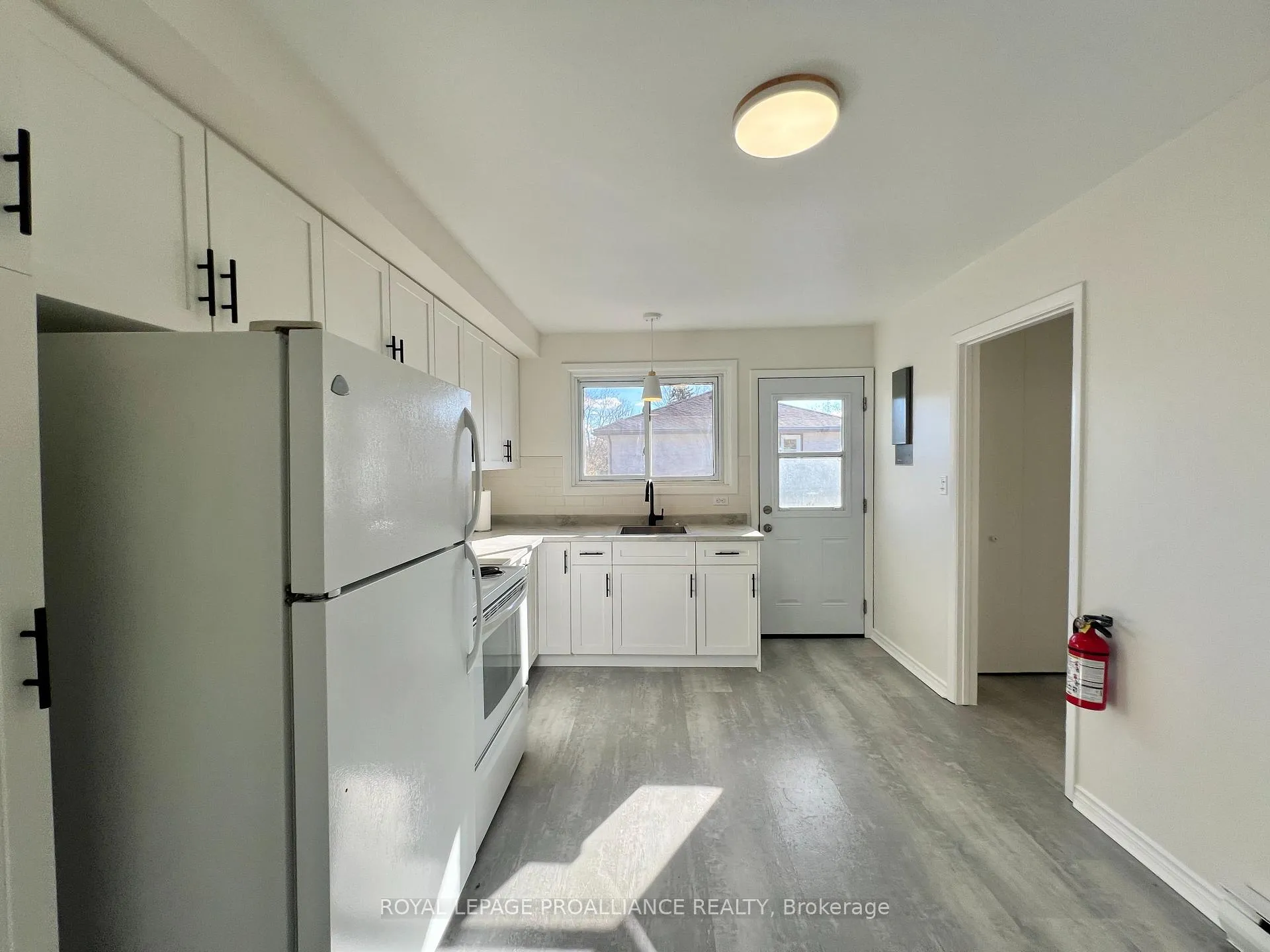 Photo 4 of Unit 3, 3 Glenarden Crescent, Belleville, Belleville Ward — HOMEH