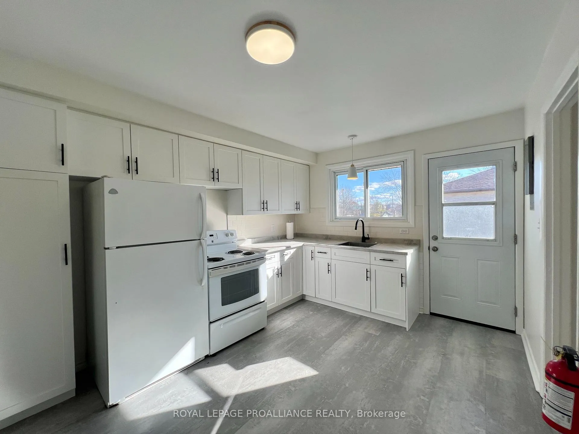 Photo 5 of Unit 3, 3 Glenarden Crescent, Belleville, Belleville Ward — HOMEH
