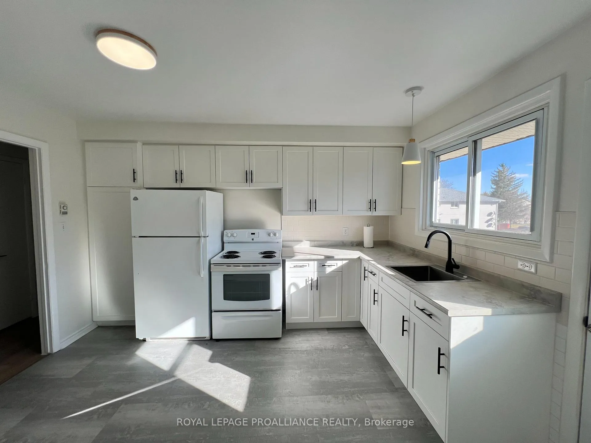 Photo 6 of Unit 3, 3 Glenarden Crescent, Belleville, Belleville Ward — HOMEH