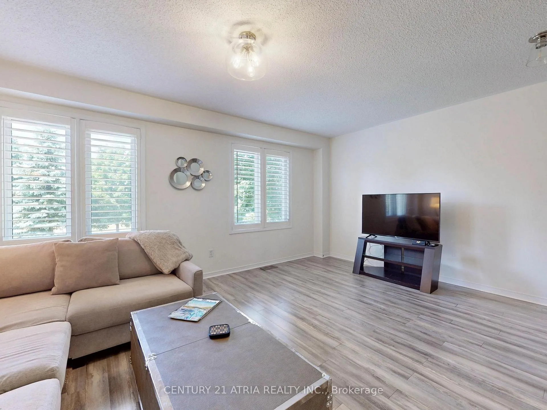 Photo 3 of 16 Stiles Avenue, Aurora, Bayview Wellington — HOMEH
