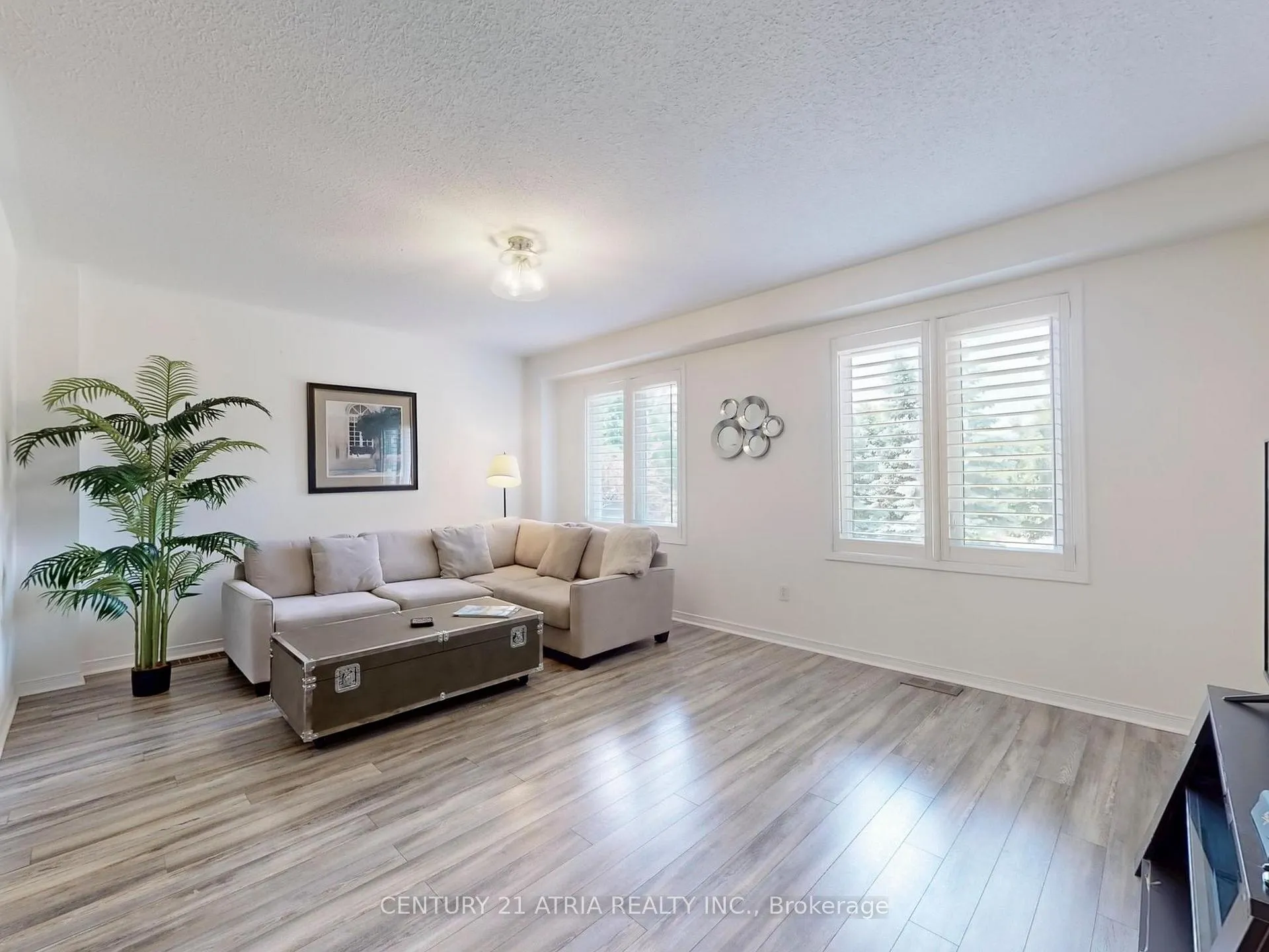 Photo 6 of 16 Stiles Avenue, Aurora, Bayview Wellington — HOMEH