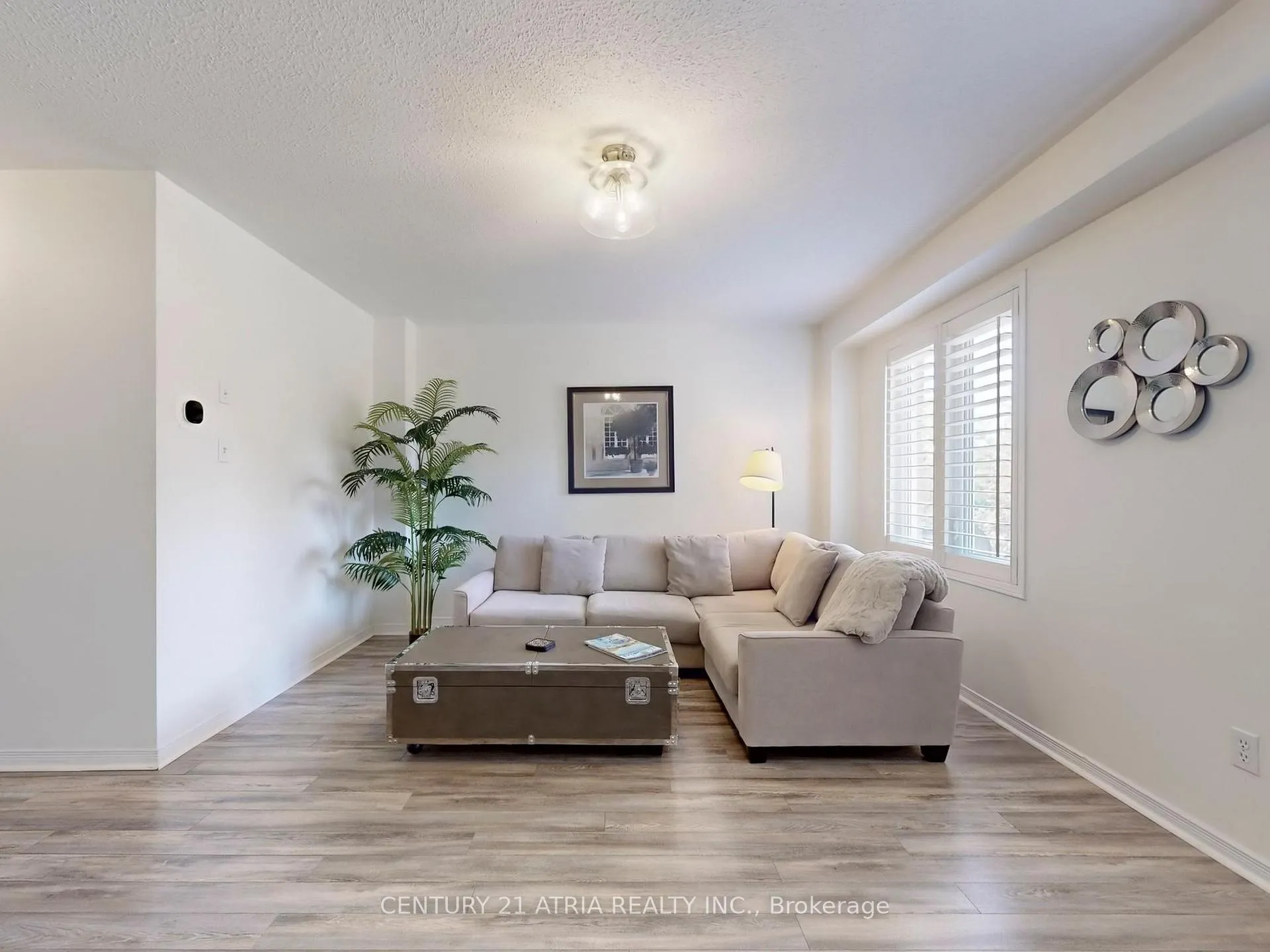 Photo 7 of 16 Stiles Avenue, Aurora, Bayview Wellington — HOMEH