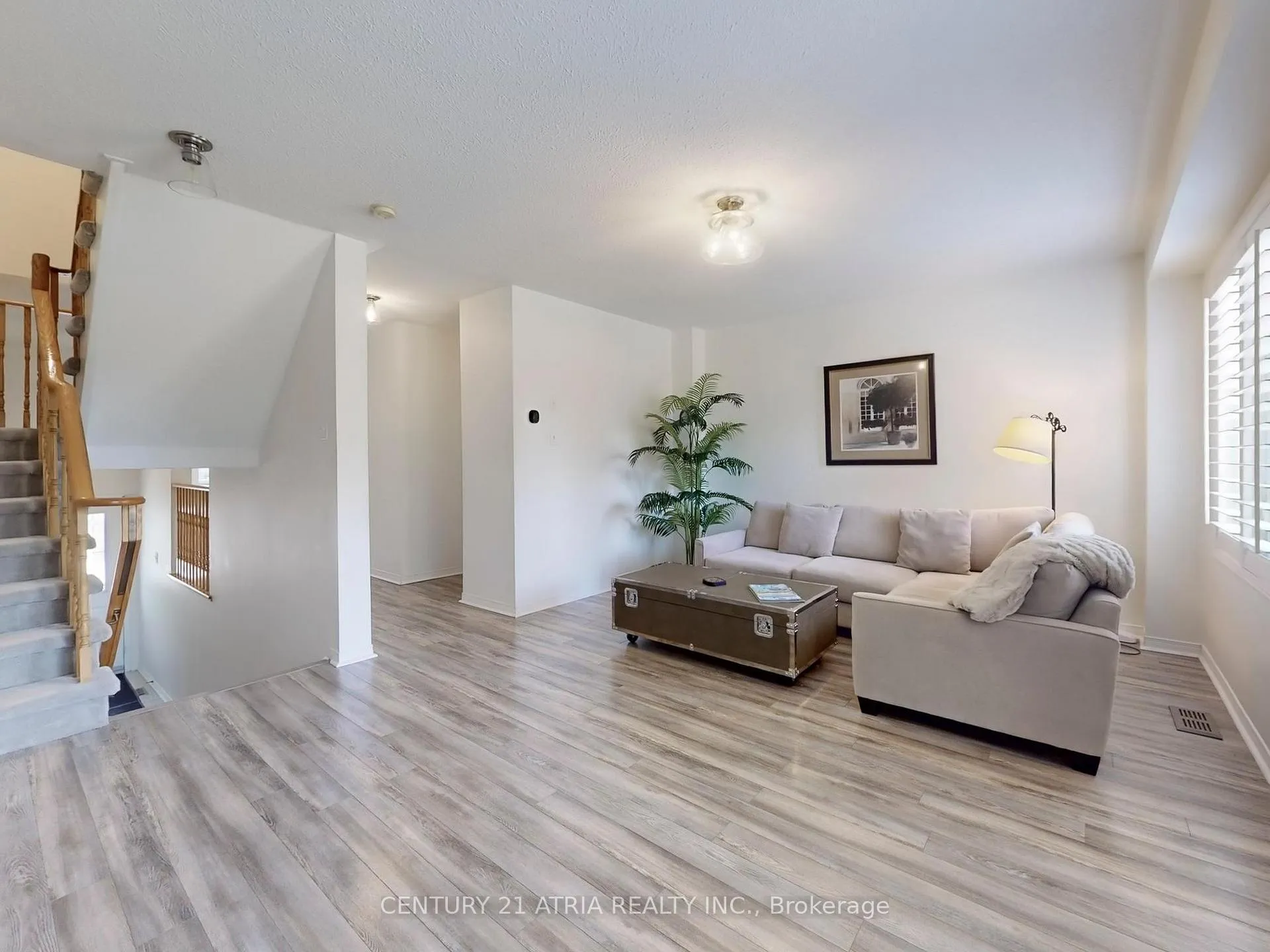 Photo 8 of 16 Stiles Avenue, Aurora, Bayview Wellington — HOMEH