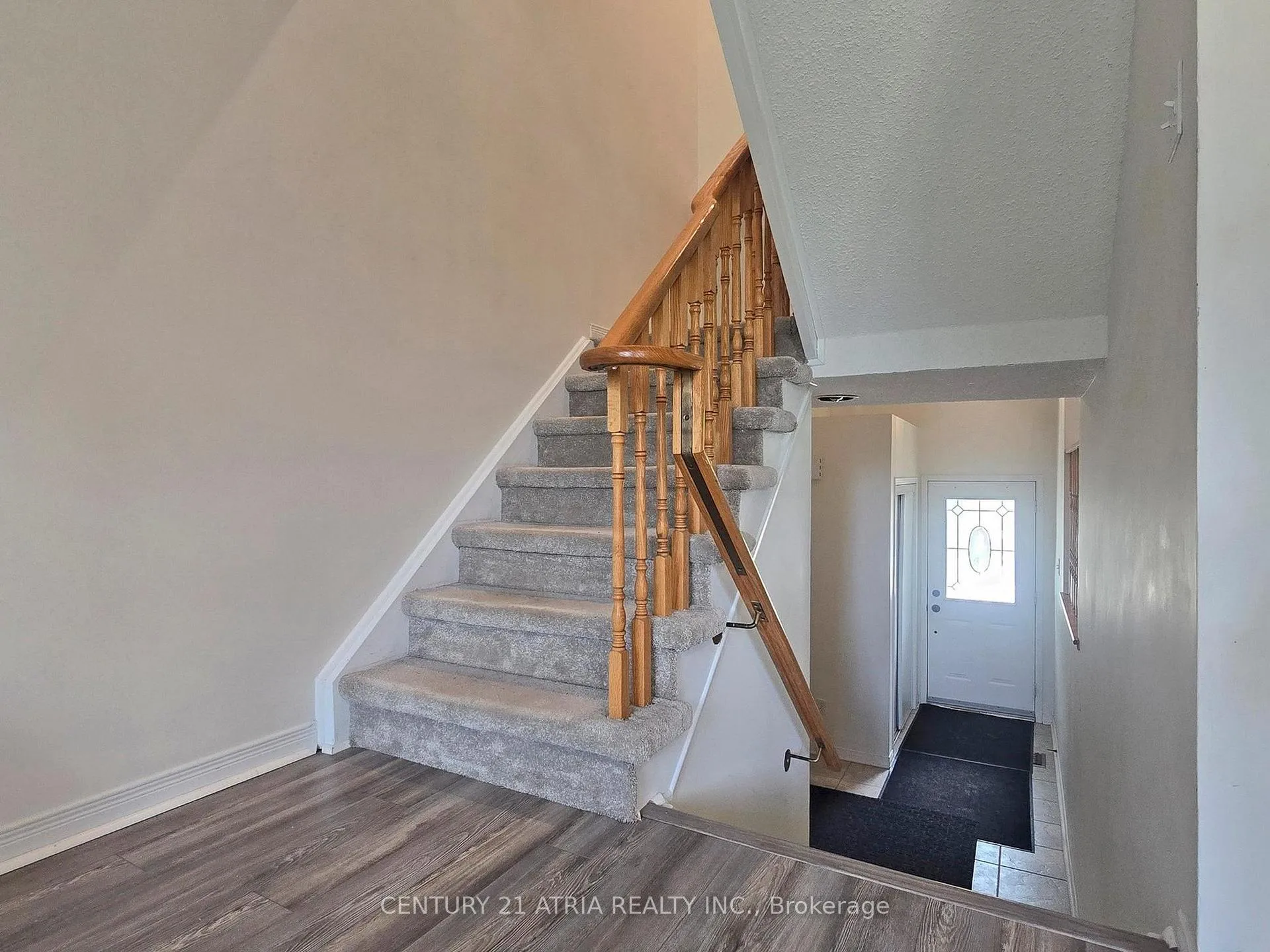 Photo 17 of 16 Stiles Avenue, Aurora, Bayview Wellington — HOMEH