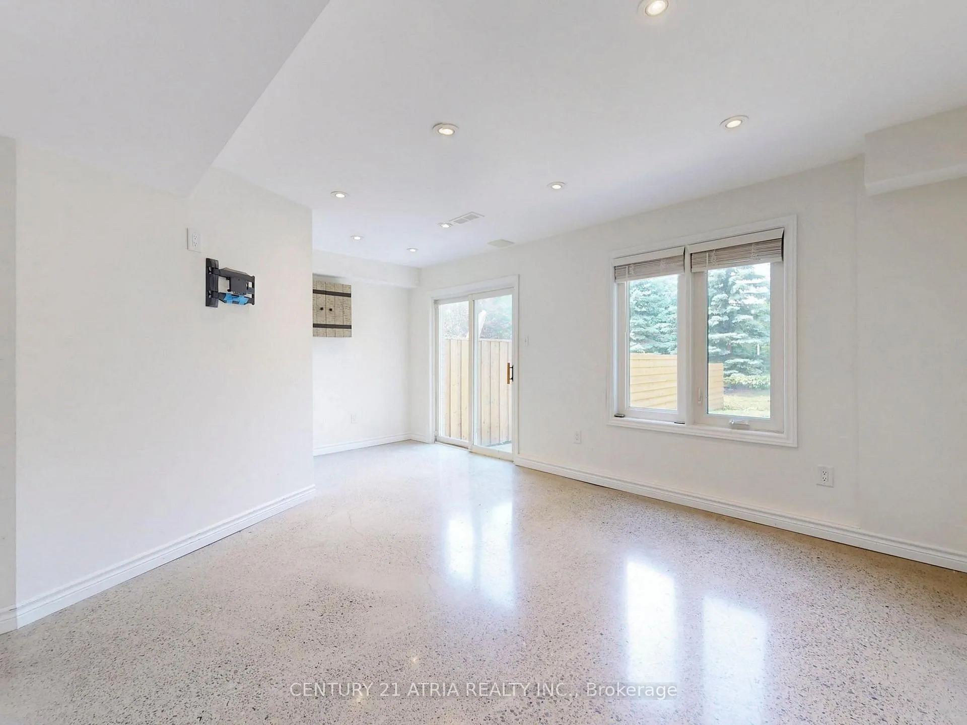 Photo 26 of 16 Stiles Avenue, Aurora, Bayview Wellington — HOMEH