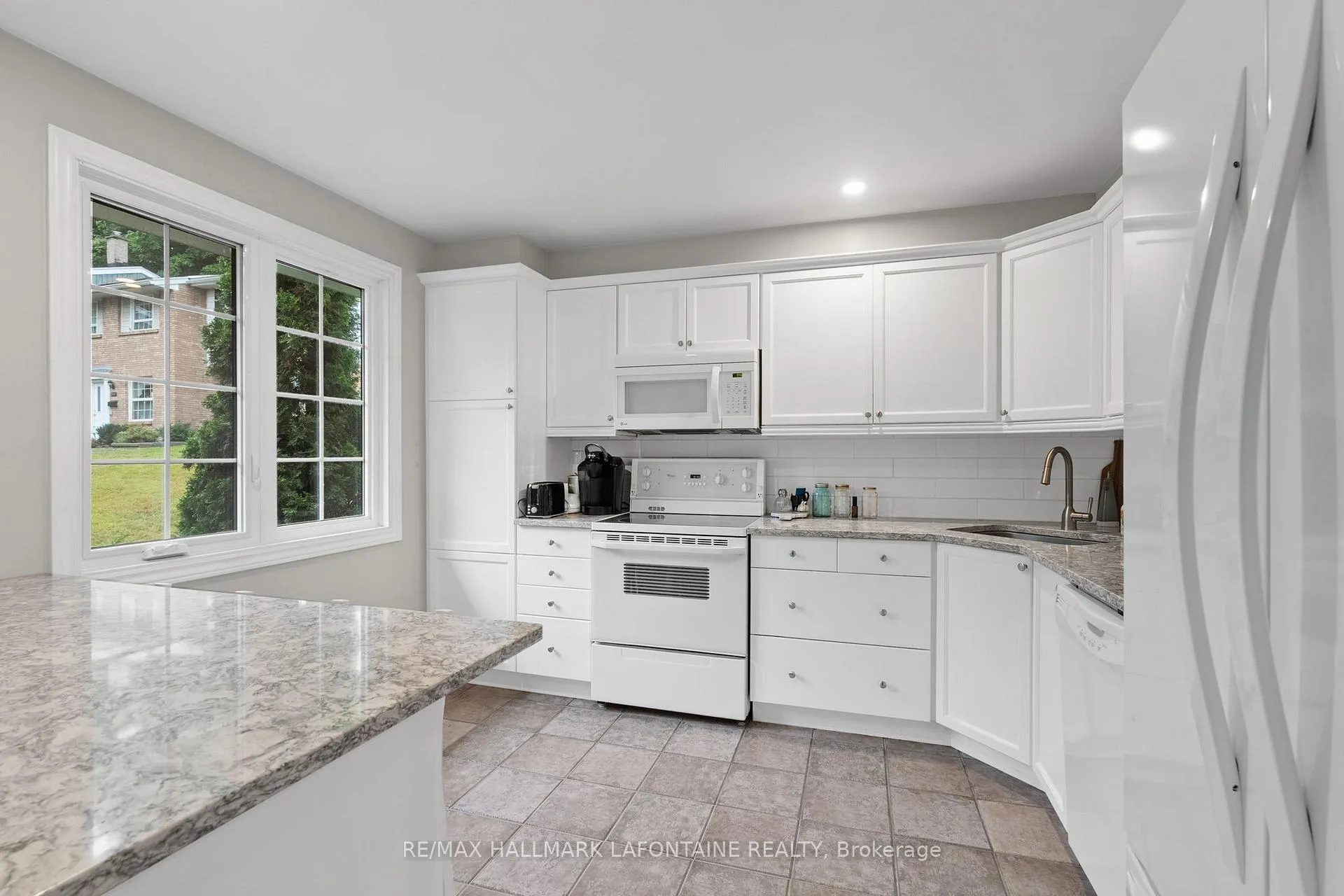 Photo 37 of 876 Walkley Road, Ottawa, Riverside Park South — HOMEH