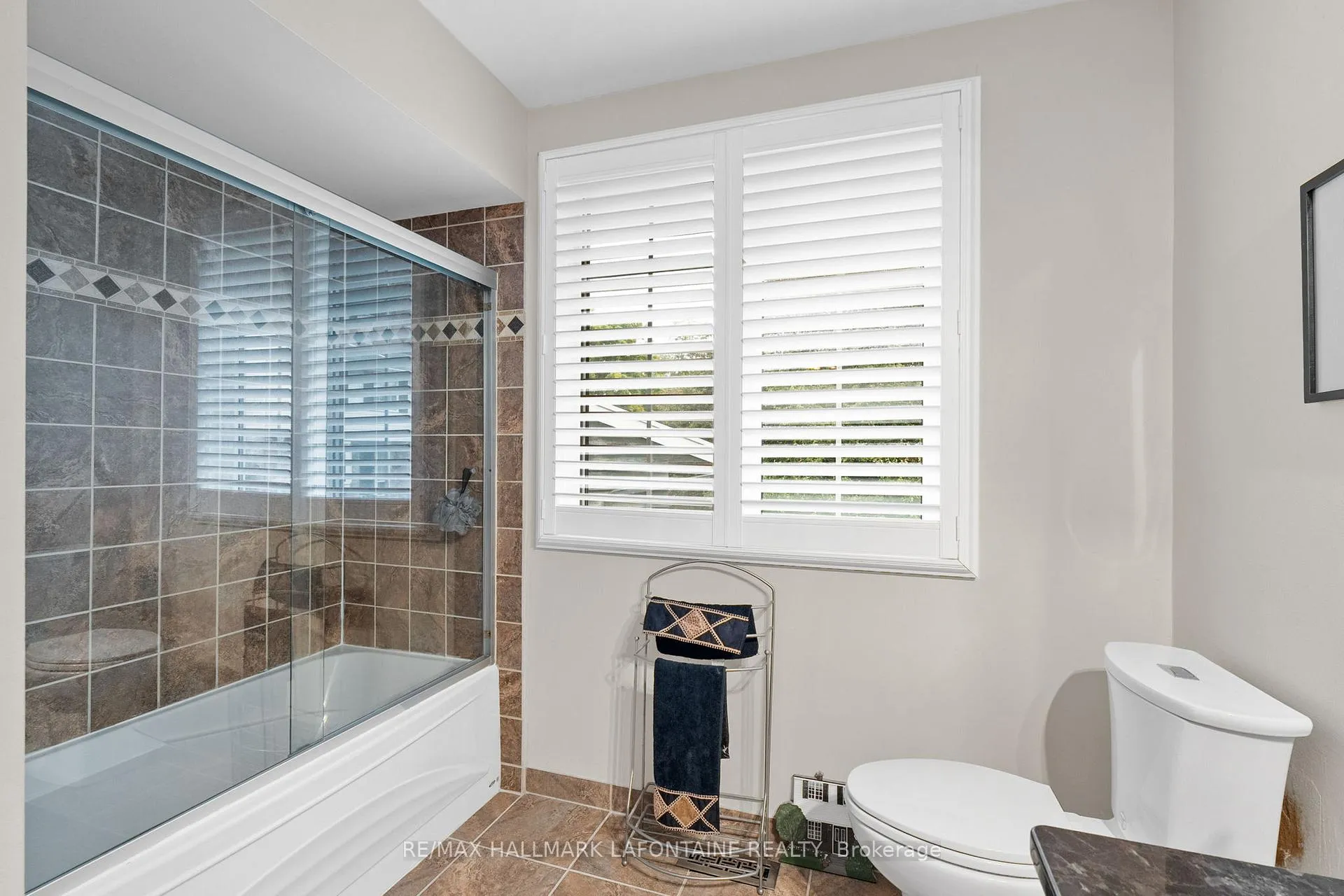 Photo 182 of 876 Walkley Road, Ottawa, Riverside Park South — HOMEH