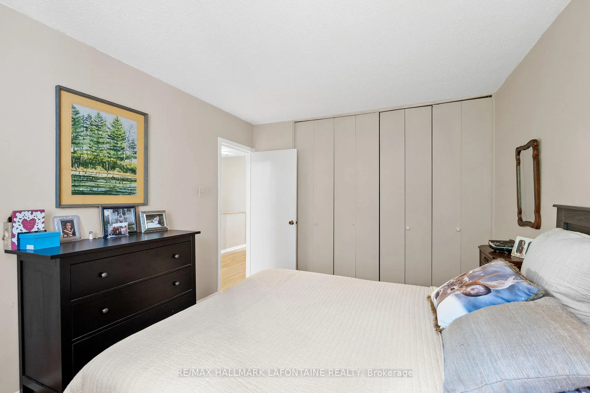 Photo 262 of 876 Walkley Road, Ottawa, Riverside Park South — HOMEH