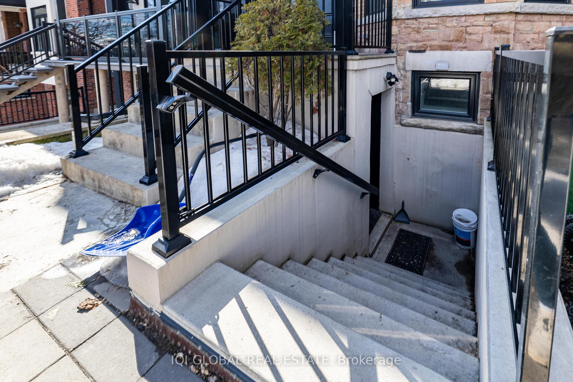 Front of 1502 Dufferin Street