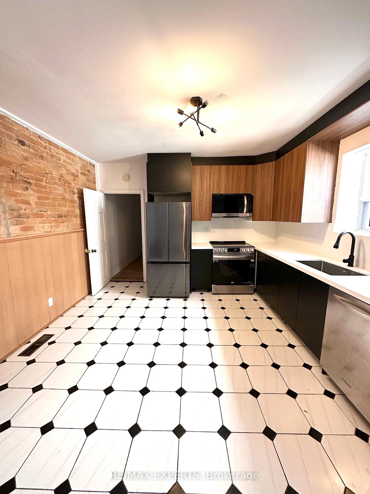 Photo 3 of Unit B, 345 Dovercourt Road, Toronto, Trinity-Bellwoods — HOMEH