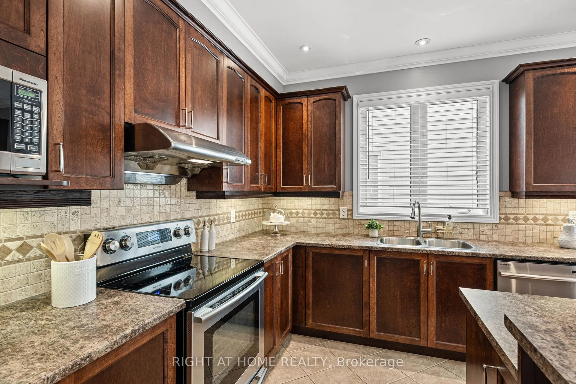 Photo 25 of 2209 Sunset Cove Circle, Ottawa, Barrhaven - Half Moon Bay — HOMEH