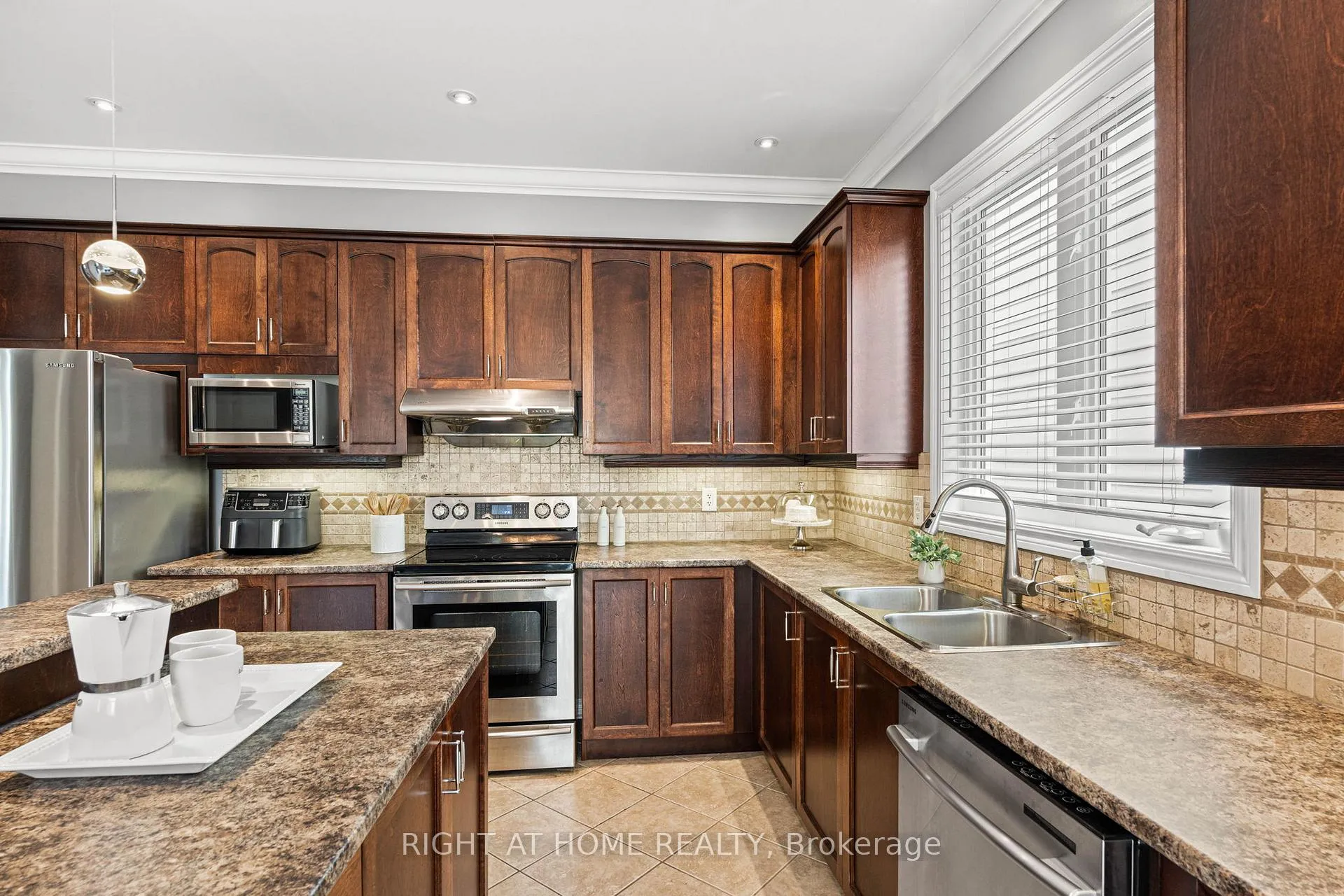 Photo 27 of 2209 Sunset Cove Circle, Ottawa, Barrhaven - Half Moon Bay — HOMEH