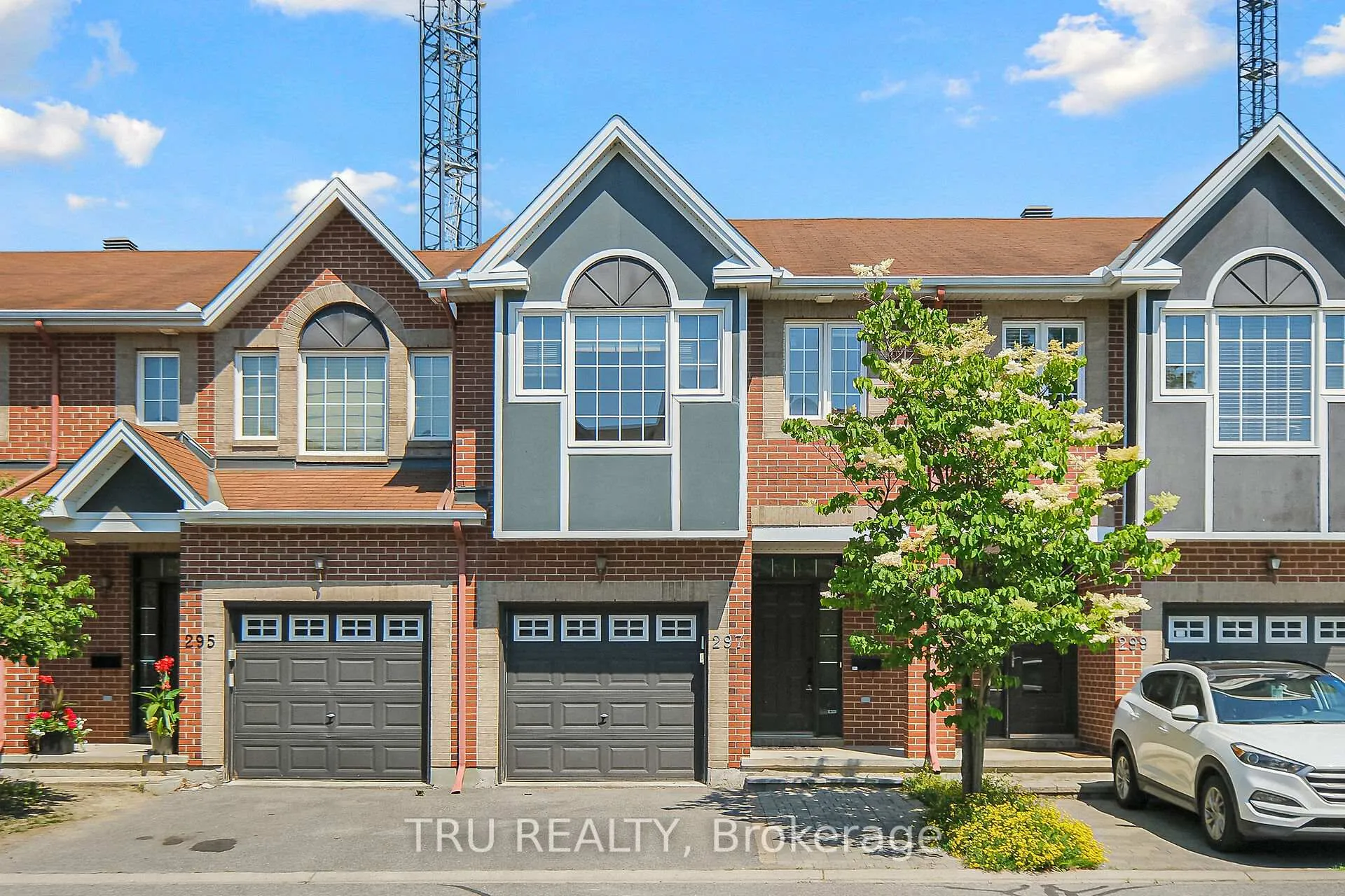 Photo 1 of 297 Freedom Private, Ottawa, Riverview Park — HOMEH