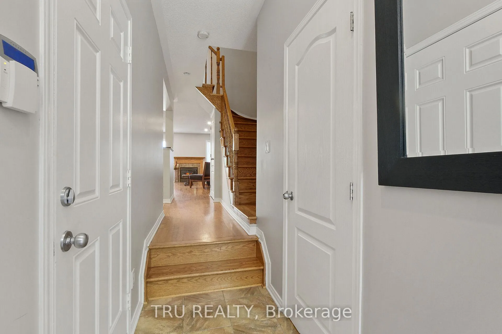 Photo 5 of 297 Freedom Private, Ottawa, Riverview Park — HOMEH
