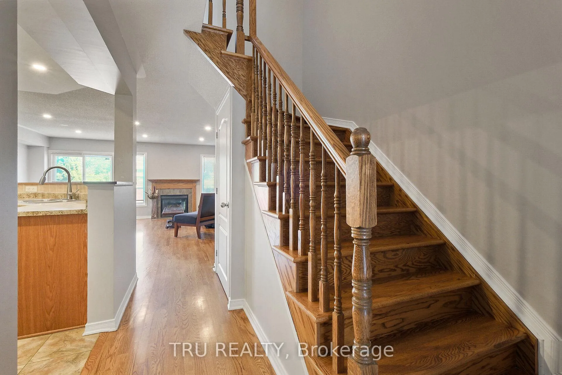 Photo 12 of 297 Freedom Private, Ottawa, Riverview Park — HOMEH