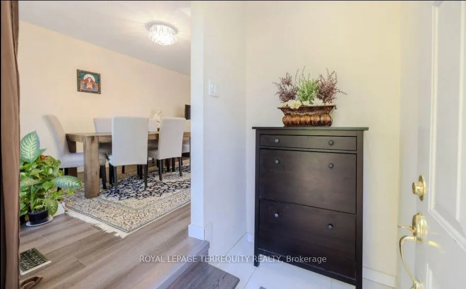 Photo 4 of 25 Bailey Crescent, Aurora, Aurora Highlands — HOMEH