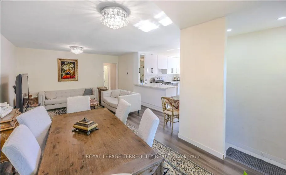 Photo 6 of 25 Bailey Crescent, Aurora, Aurora Highlands — HOMEH