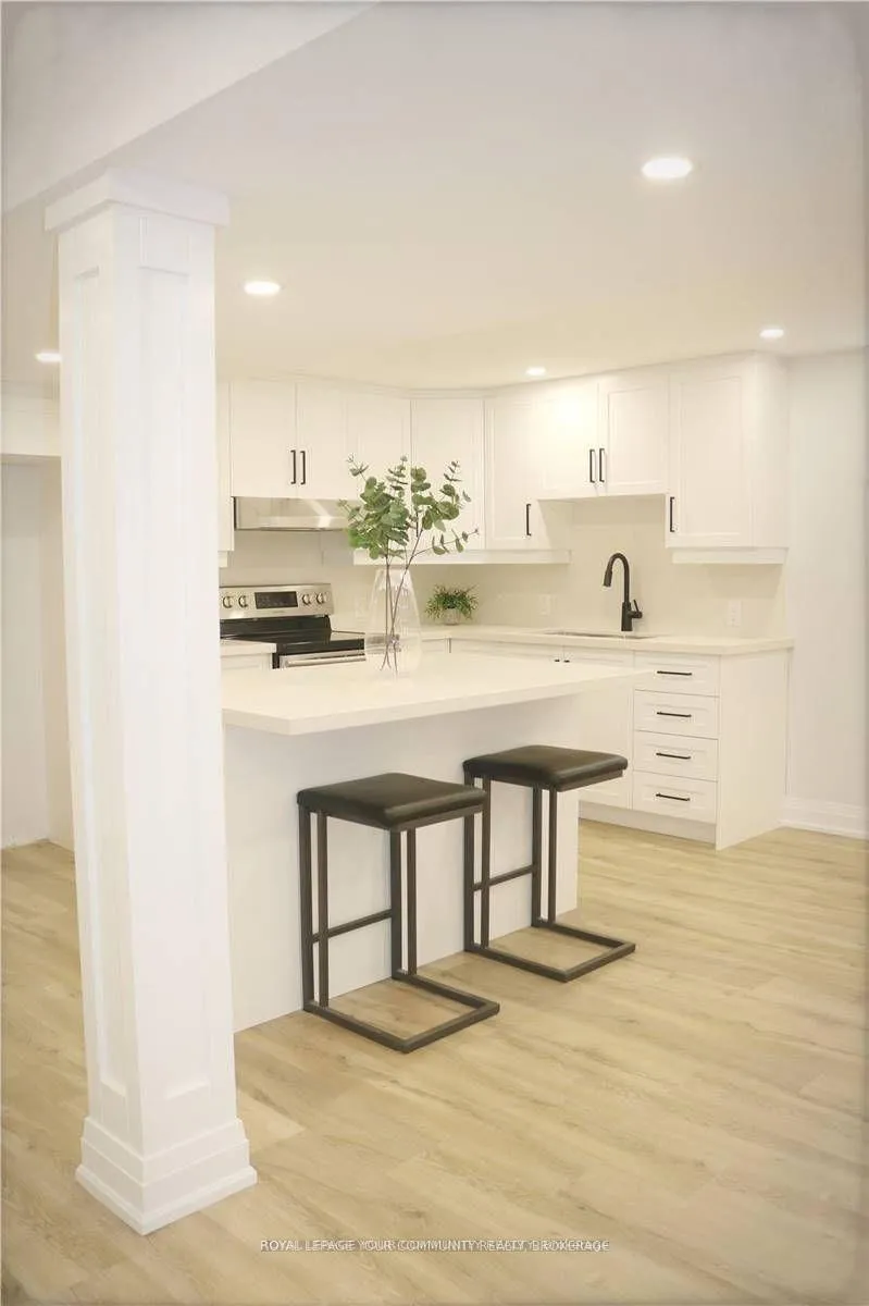 Front of Unit Lower, 4 Norgrove Crescent