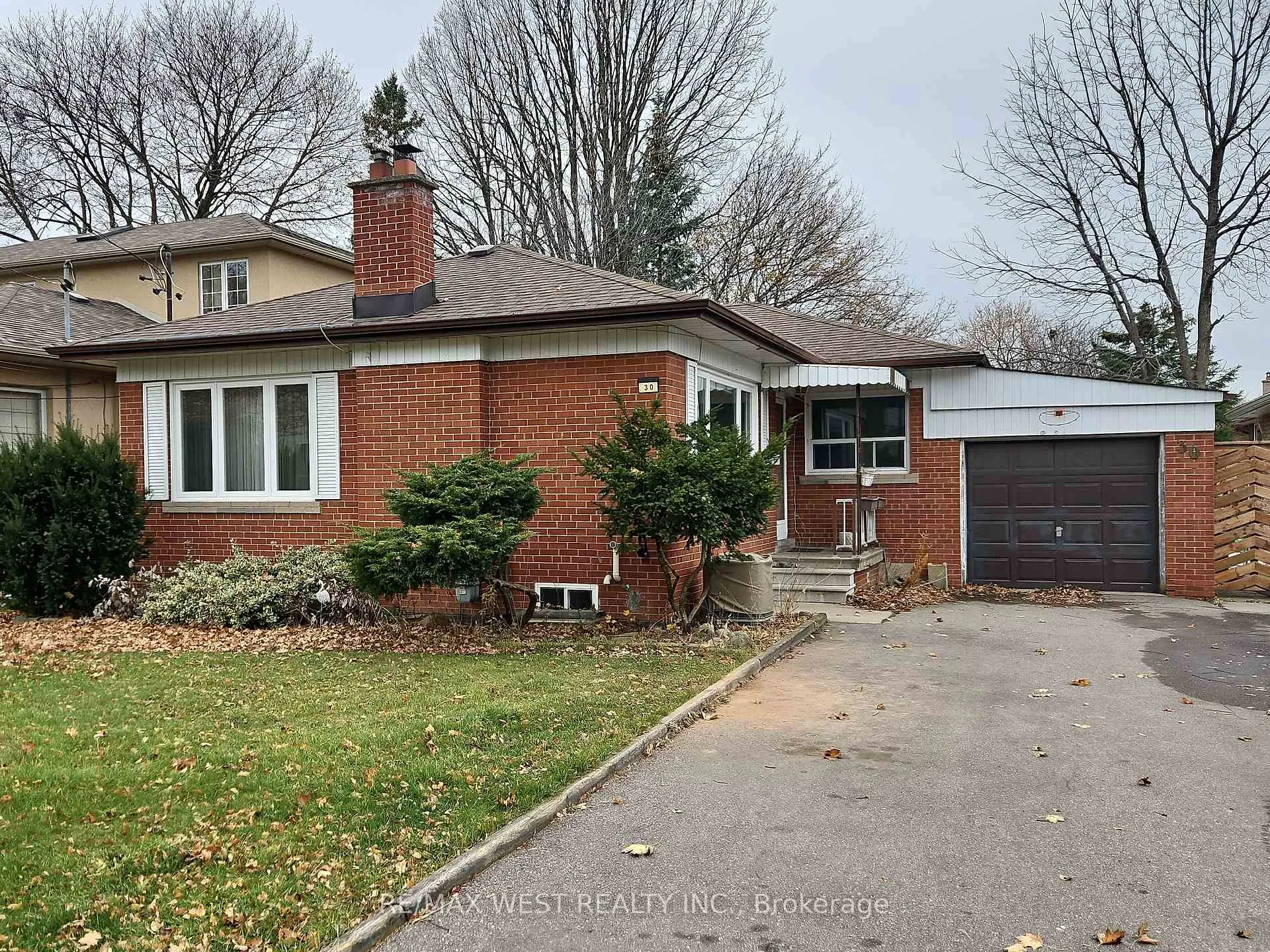 Photo 1 of 30 Golfwood Heights, Etobicoke, Kingsview Village-The Westway — HOMEH