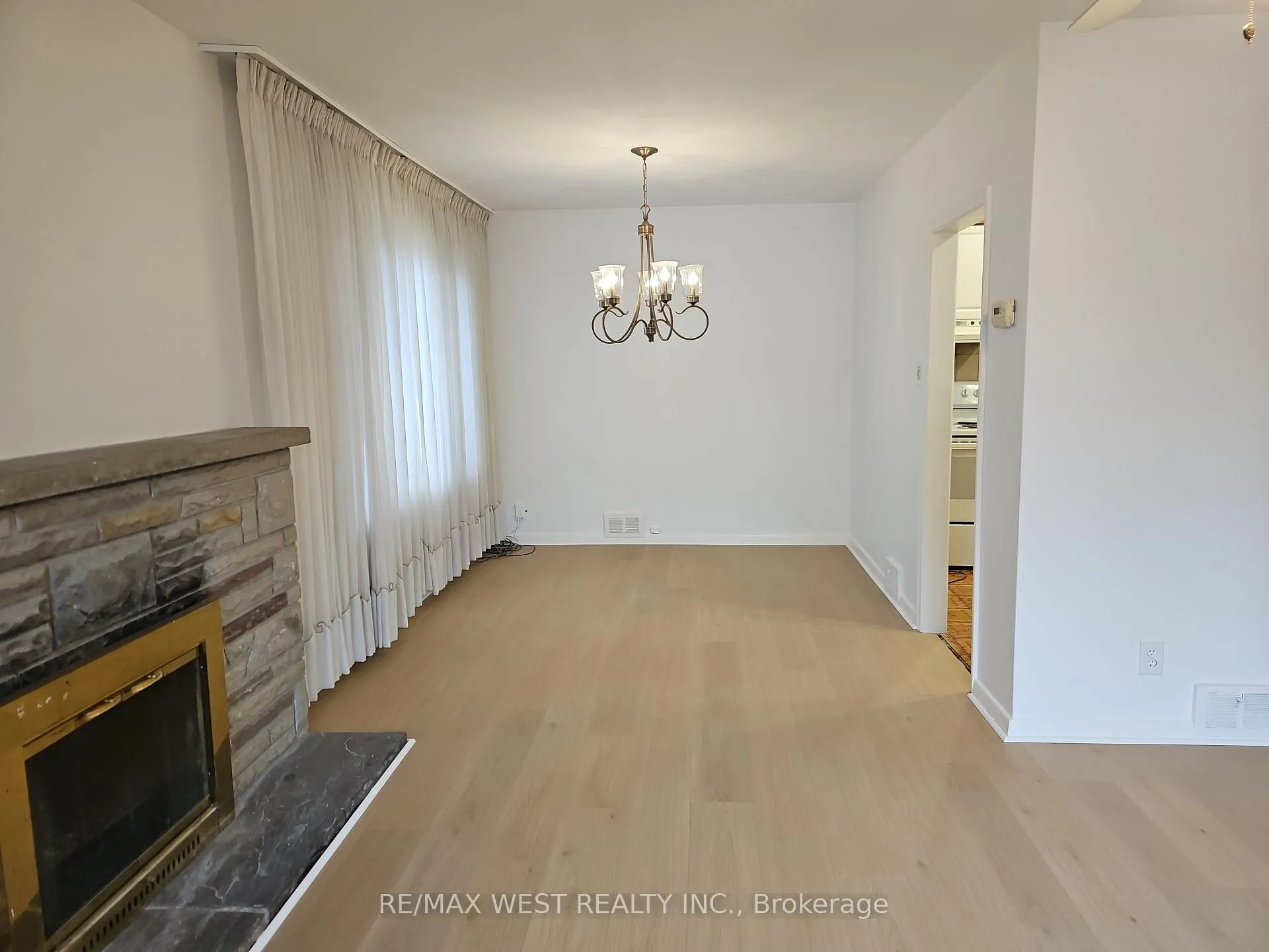 Photo 6 of 30 Golfwood Heights, Etobicoke, Kingsview Village-The Westway — HOMEH
