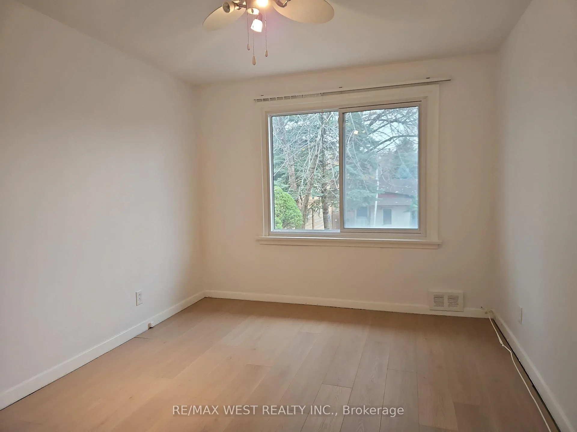 Photo 11 of 30 Golfwood Heights, Etobicoke, Kingsview Village-The Westway — HOMEH