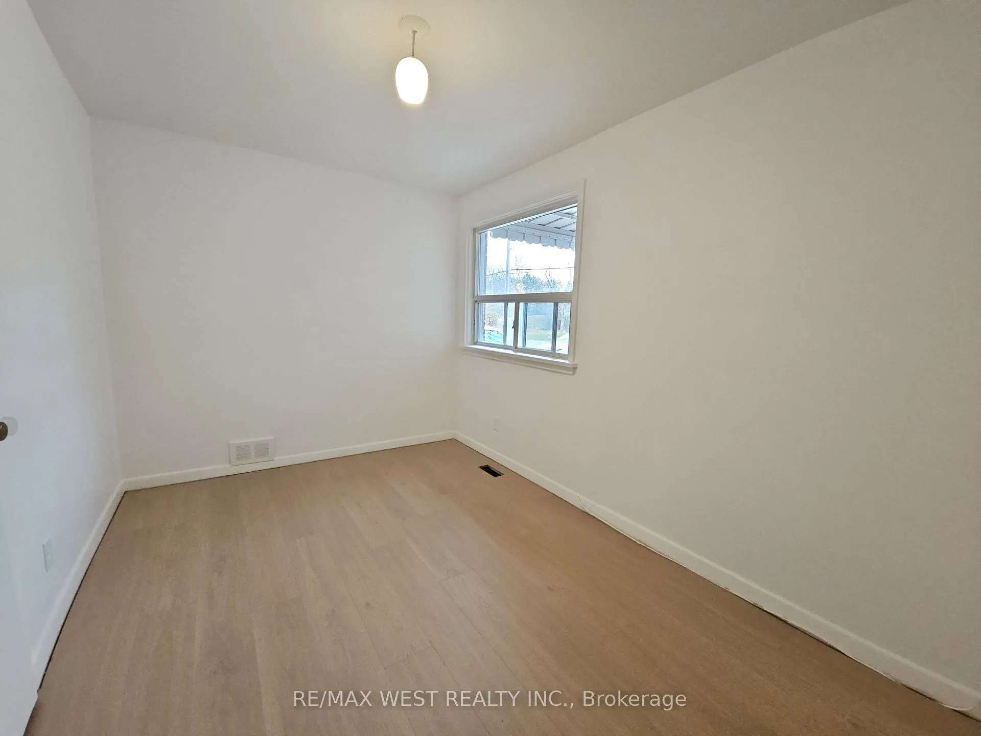 Photo 15 of 30 Golfwood Heights, Etobicoke, Kingsview Village-The Westway — HOMEH