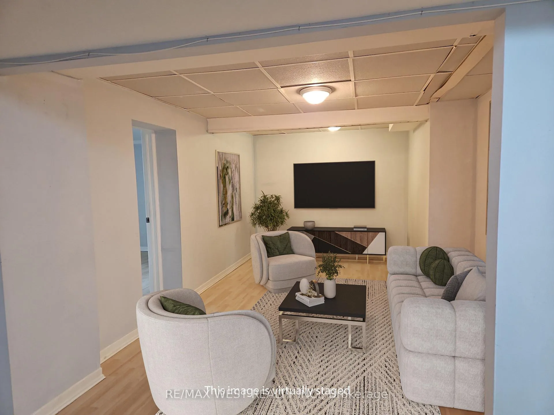Photo 16 of 30 Golfwood Heights, Etobicoke, Kingsview Village-The Westway — HOMEH