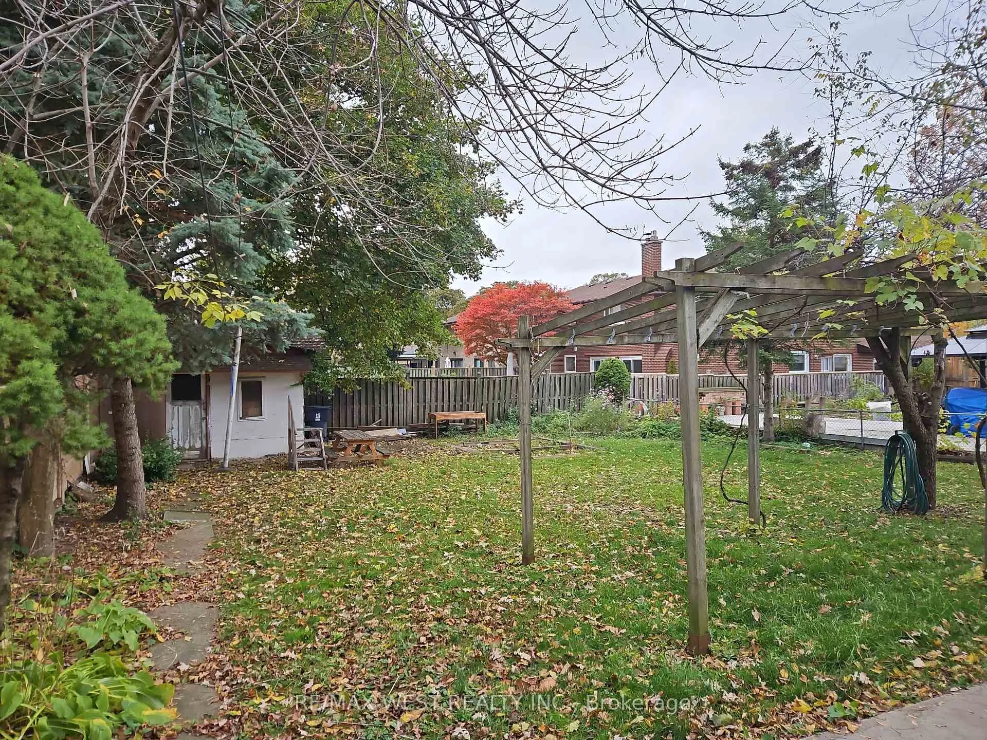 Photo 24 of 30 Golfwood Heights, Etobicoke, Kingsview Village-The Westway — HOMEH