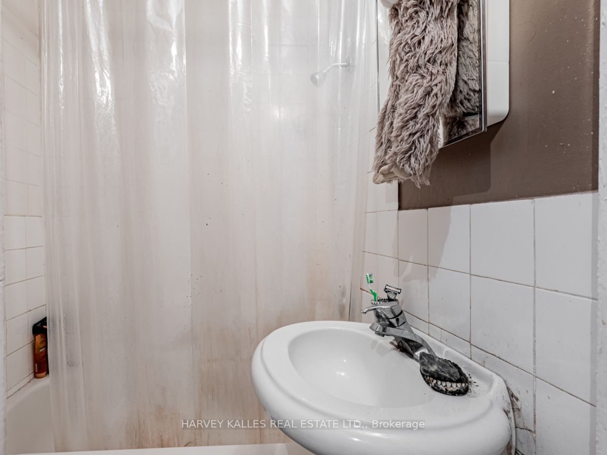 Photo 67 of 1552 Bathurst Street, Toronto, Humewood-Cedarvale — HOMEH