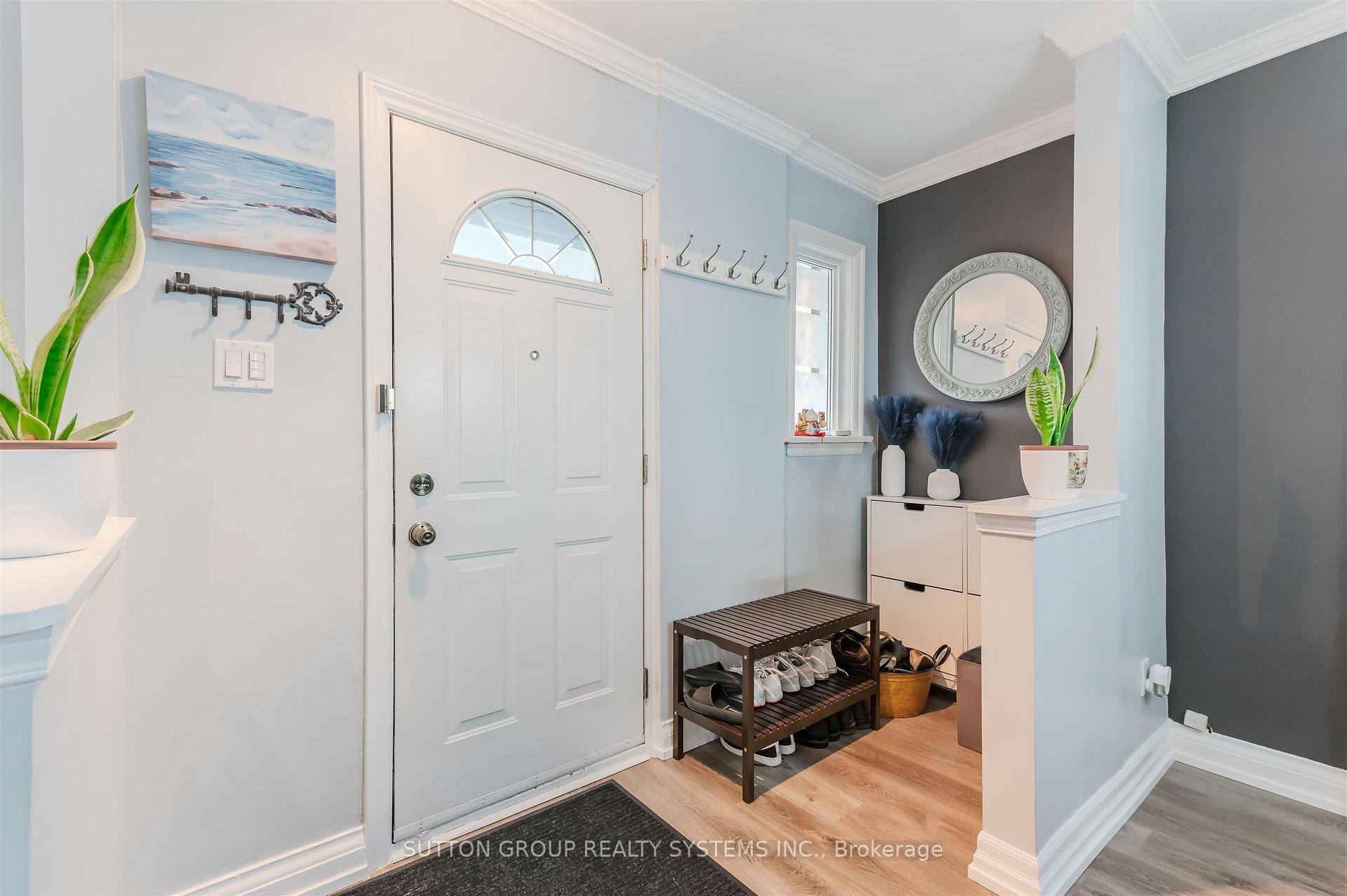 Photo 4 of 1 Elmlea Road, Etobicoke, Humber Heights — HOMEH
