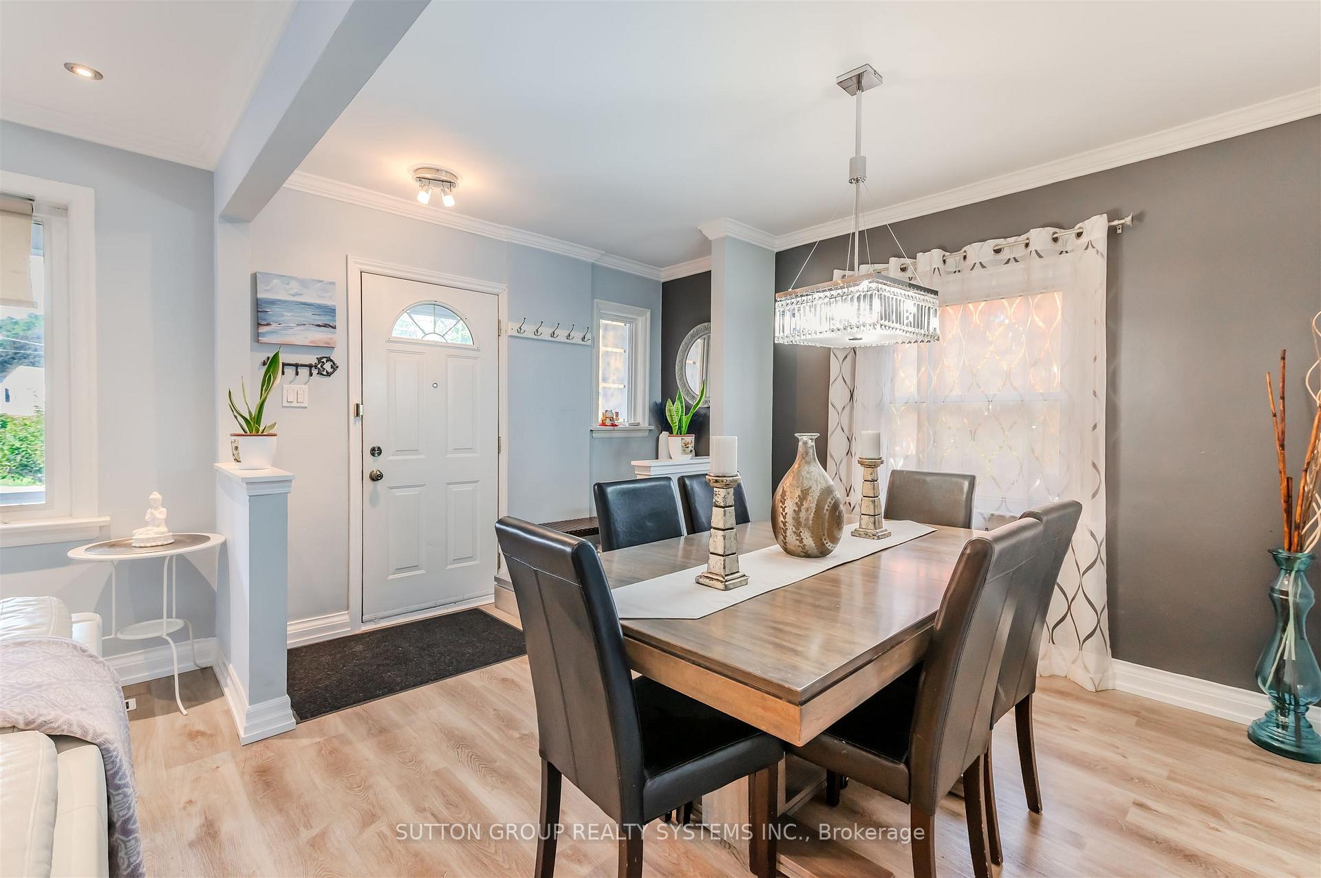 Photo 5 of 1 Elmlea Road, Etobicoke, Humber Heights — HOMEH