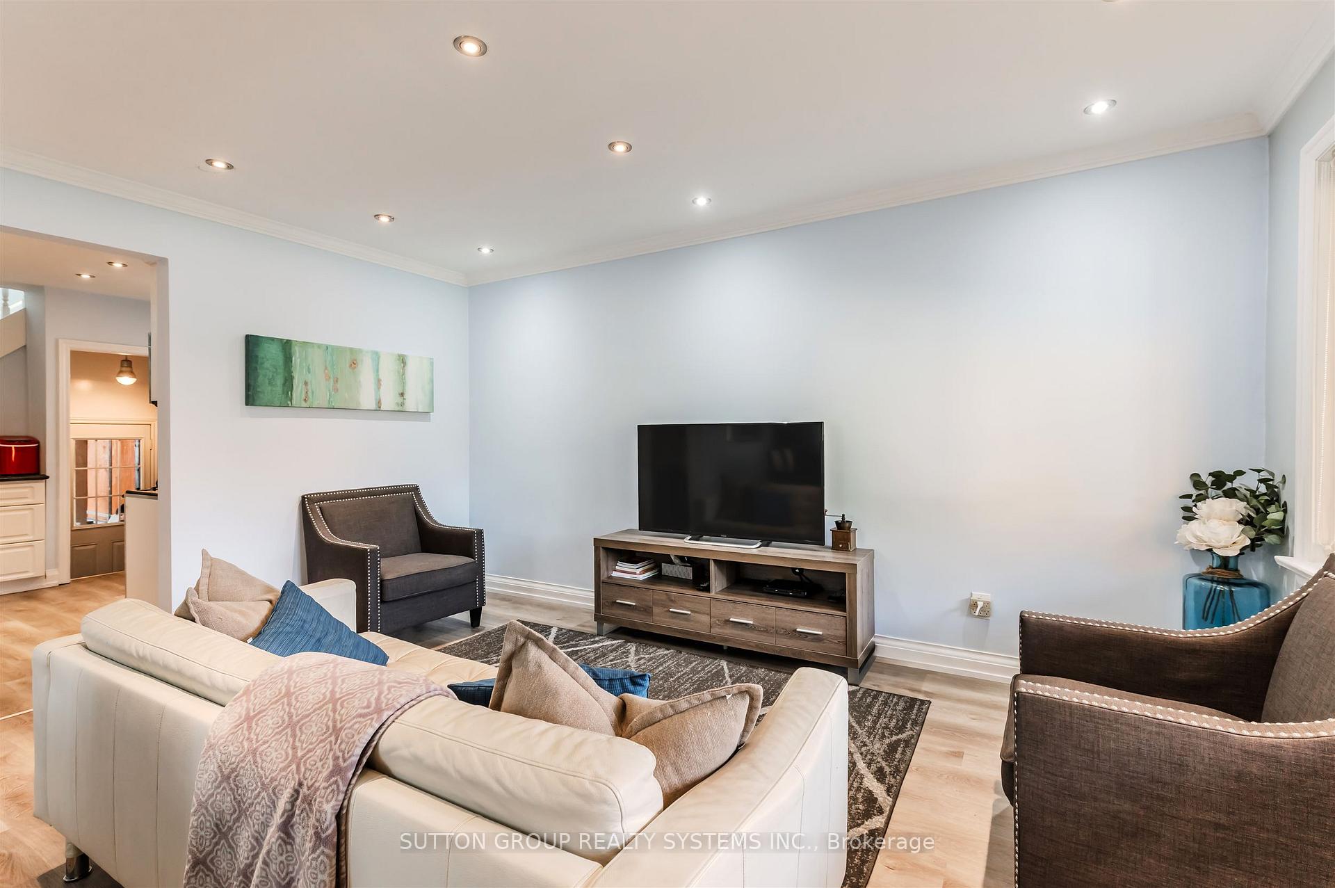 Photo 8 of 1 Elmlea Road, Etobicoke, Humber Heights — HOMEH