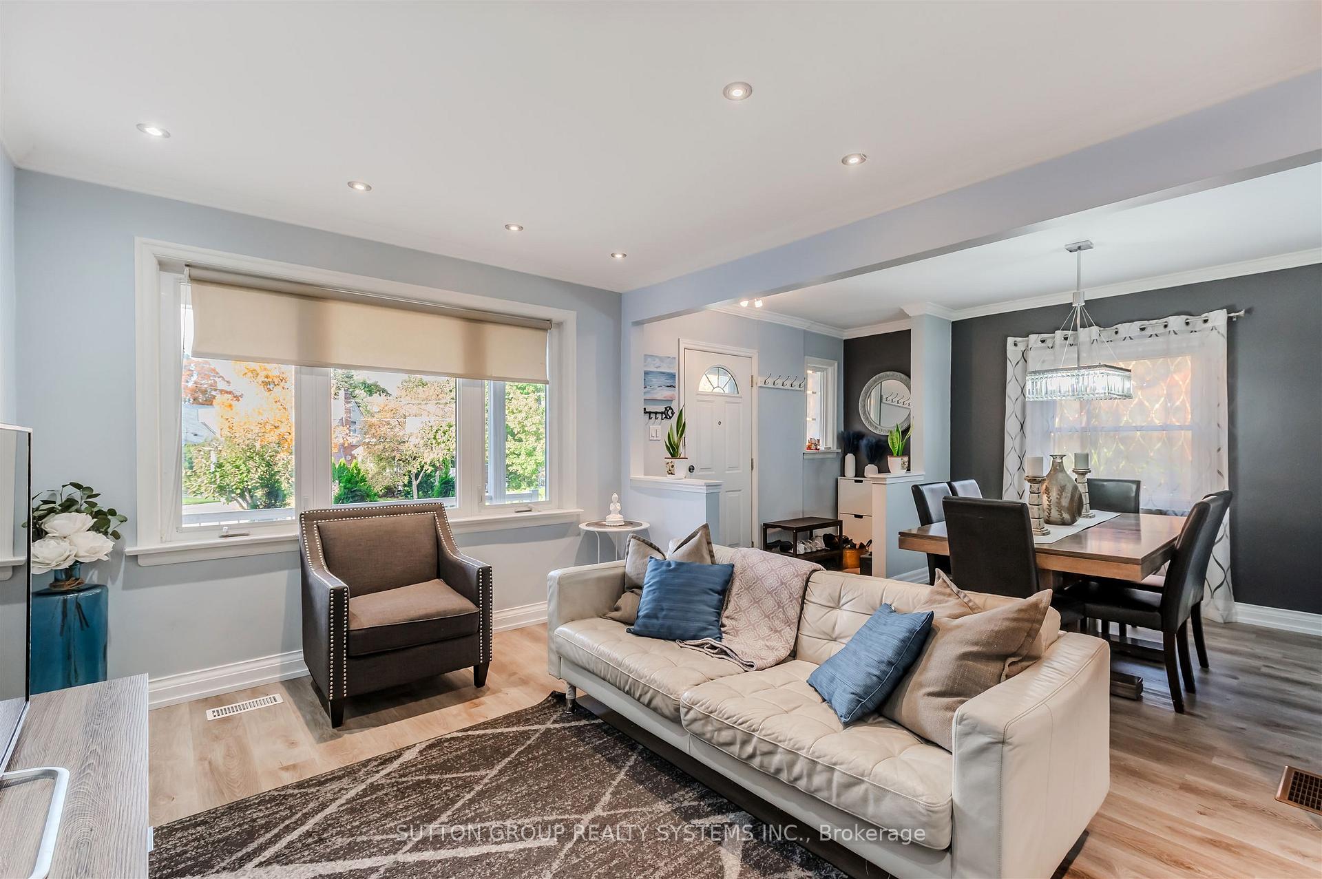 Photo 9 of 1 Elmlea Road, Etobicoke, Humber Heights — HOMEH