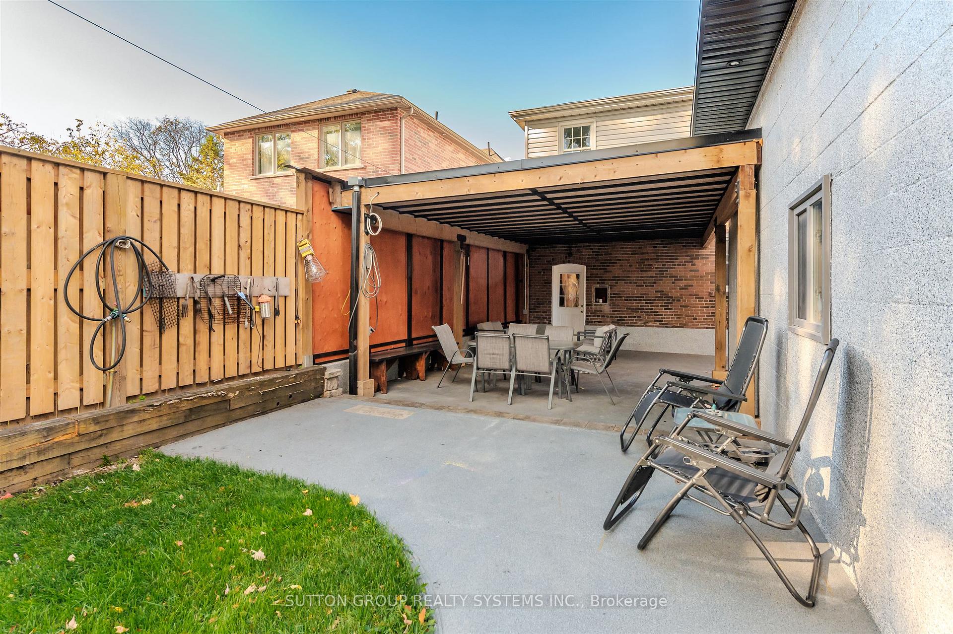 Photo 30 of 1 Elmlea Road, Etobicoke, Humber Heights — HOMEH